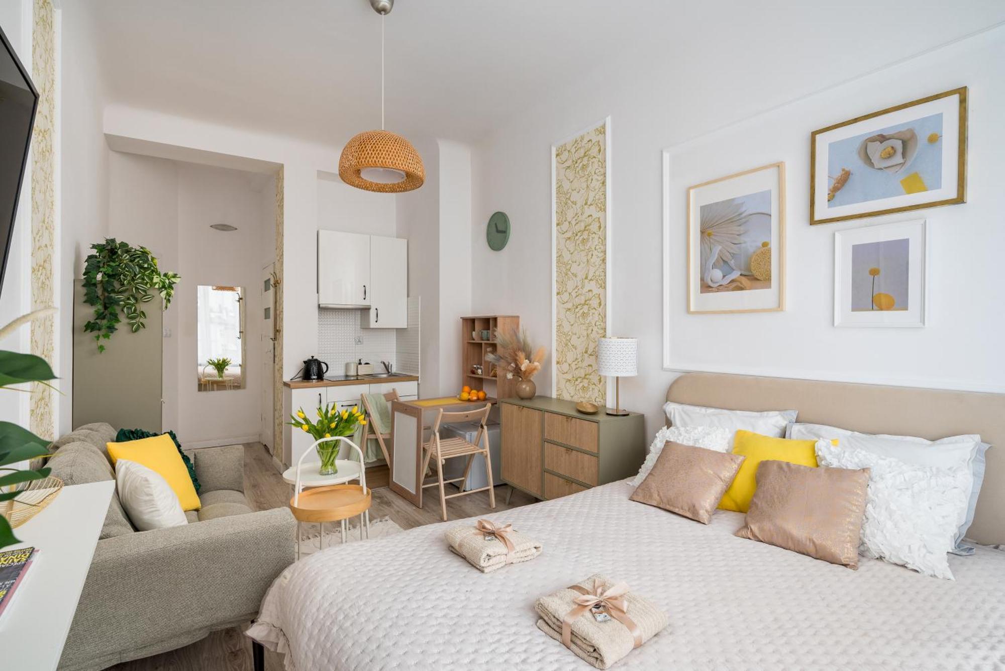 Pink Elephant 2x1br In Historic Tenement House 1 Km From