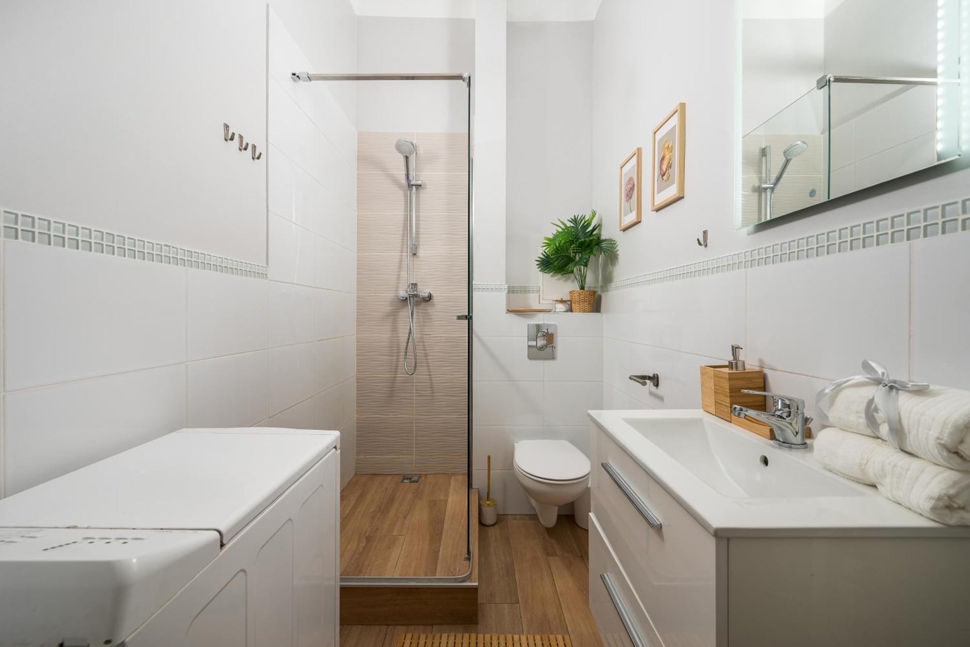 Pink Elephant 2x1br In Historic Tenement House 1 Km From