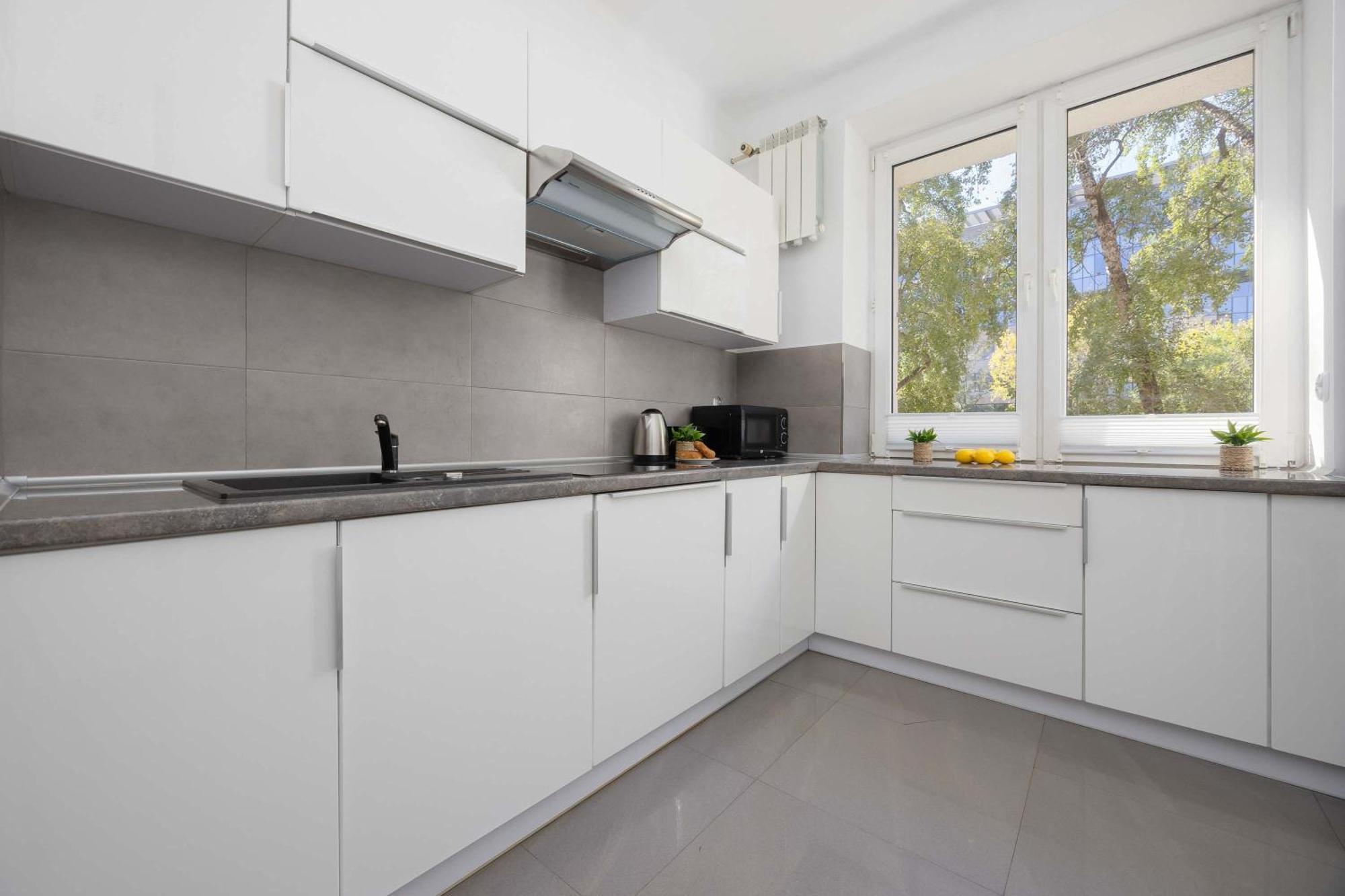 Modern In Perfect For Remote Work By Renters Apartment *