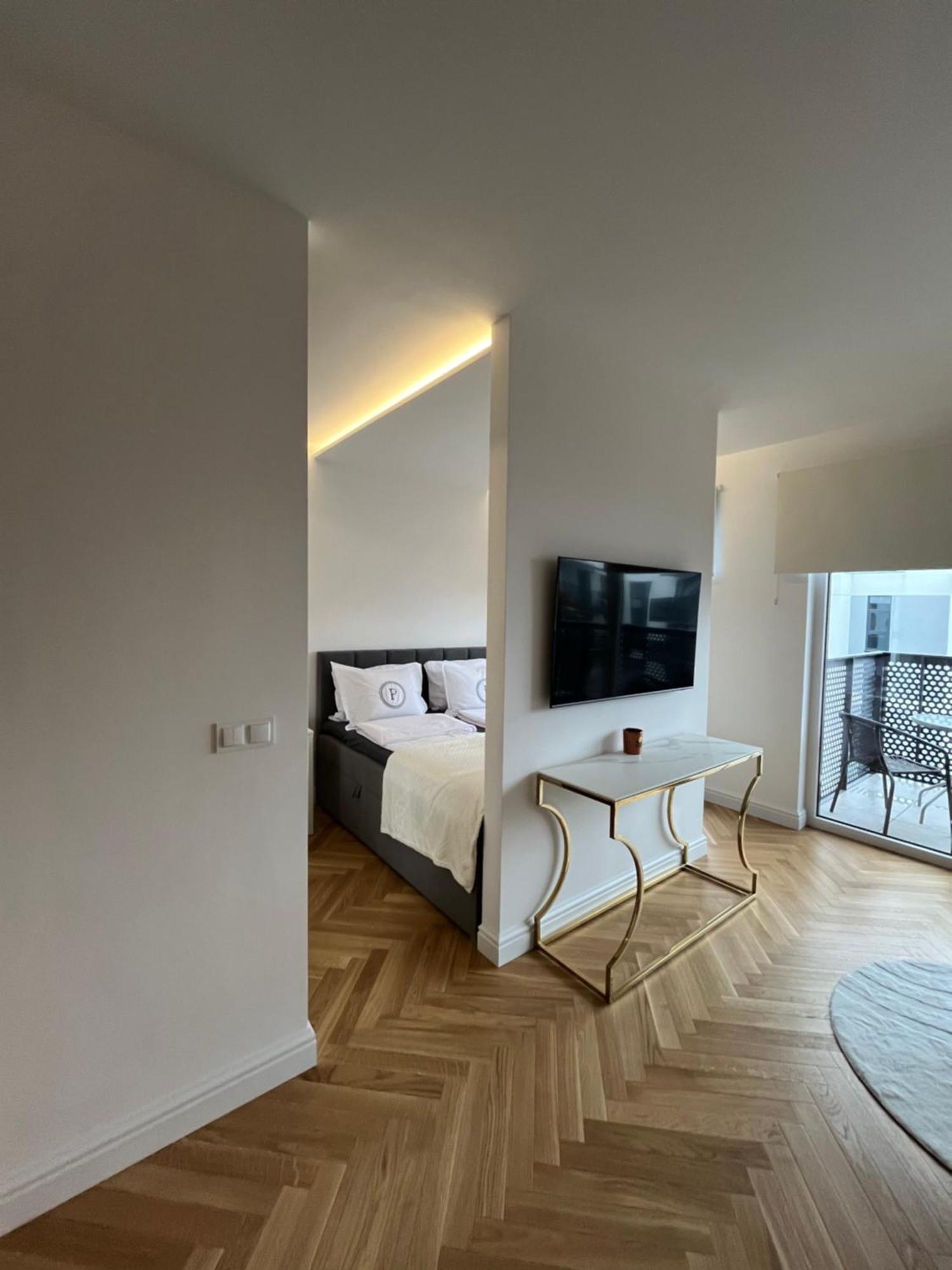 - Podskarbinska * Warszawa