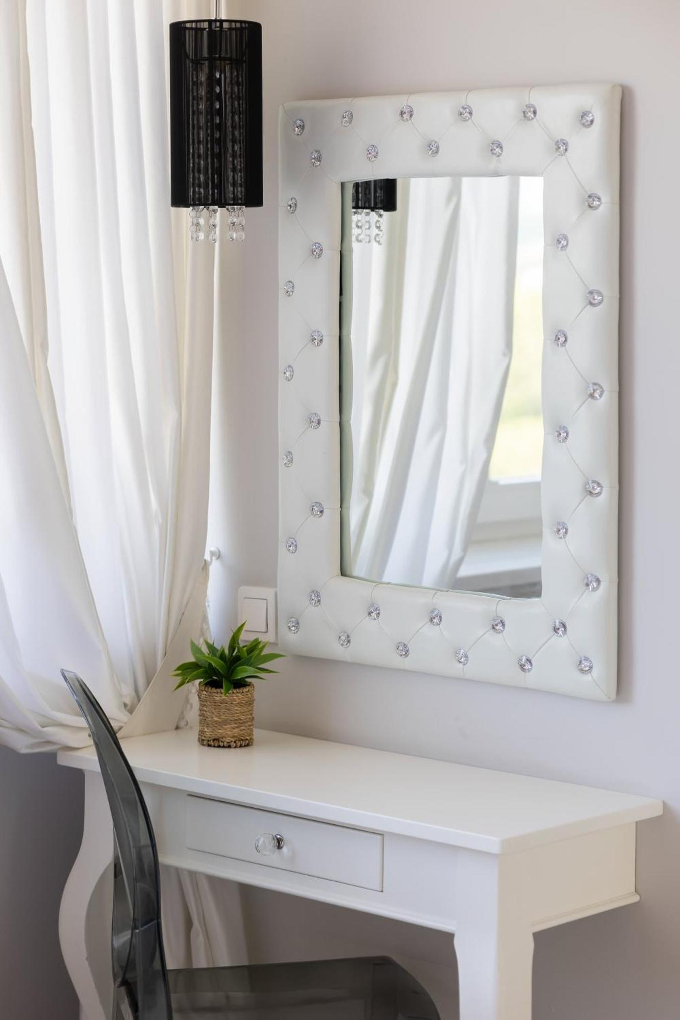 Stylish In Downtown By Renters Apartment