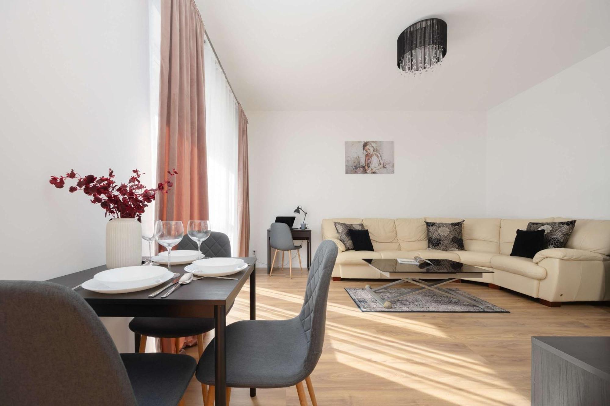 Kwiatkowskiego In Perfect For Remote Work By Renters Apartment Warsaw