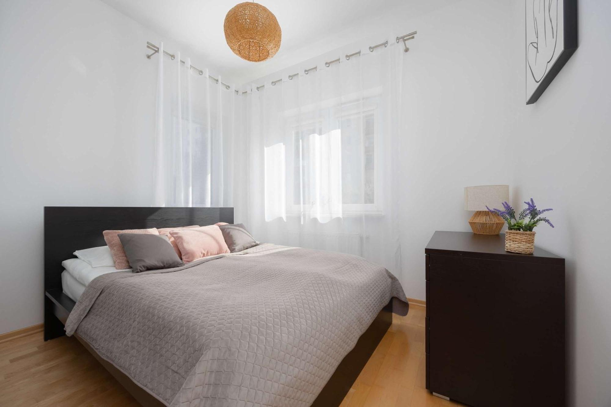 Kwiatkowskiego In Perfect For Remote Work By Renters Apartment