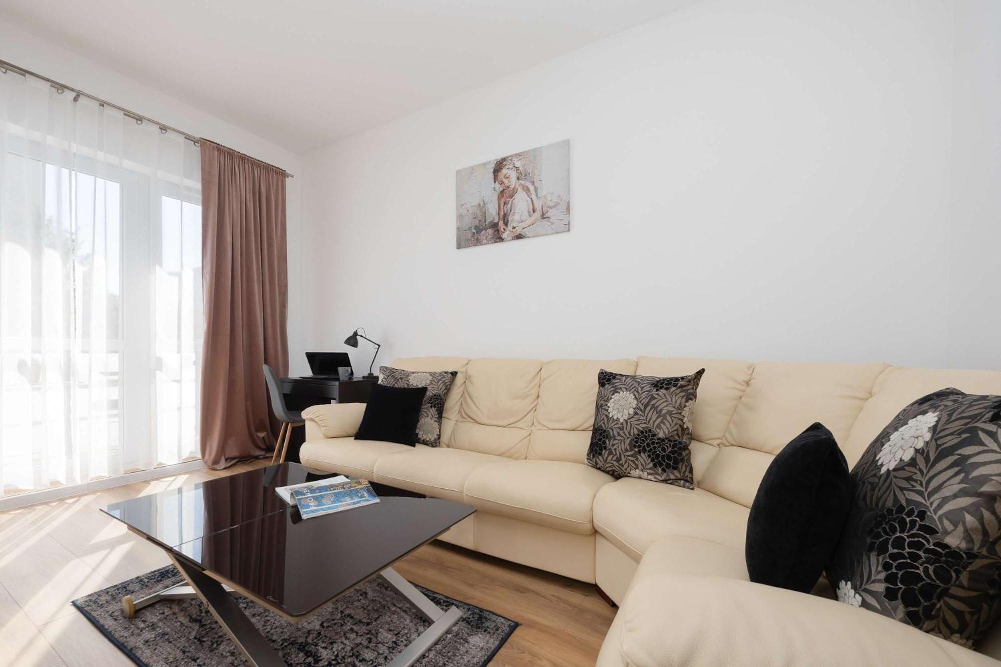 Kwiatkowskiego In Perfect For Remote Work By Renters *