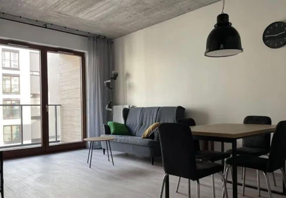 Apartment Comfy By Airport! *