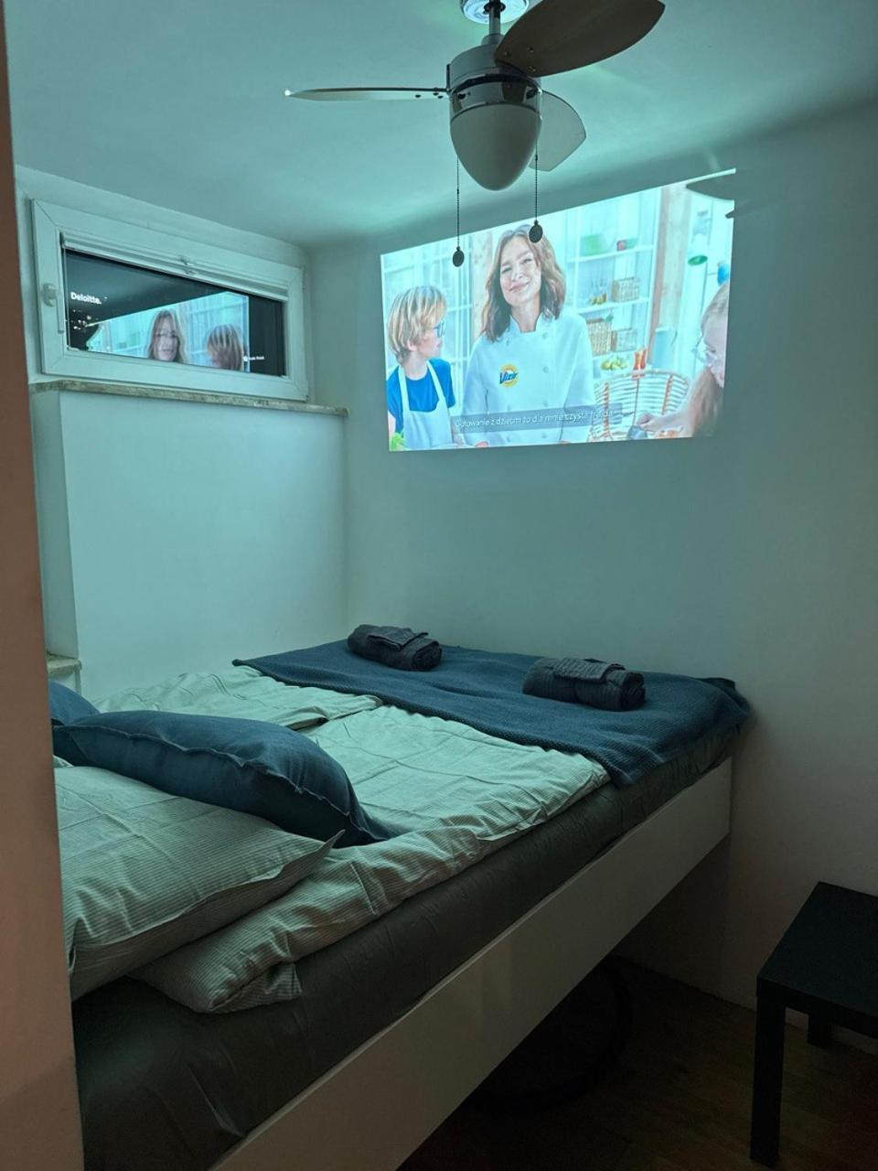 The Glade Of Dreams - Netflix, Sony Ps5 Apartment Warsaw