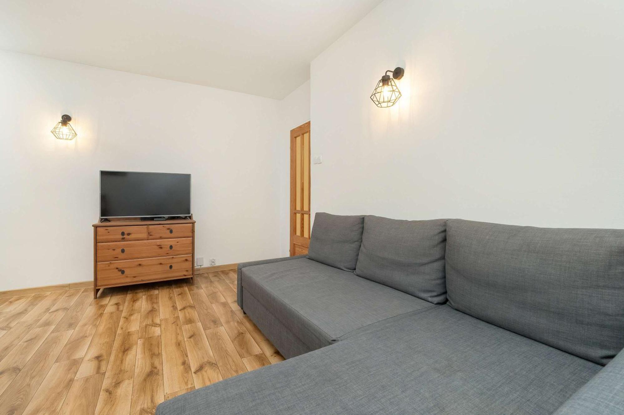 Merliniego Trendy With Desk By Renters