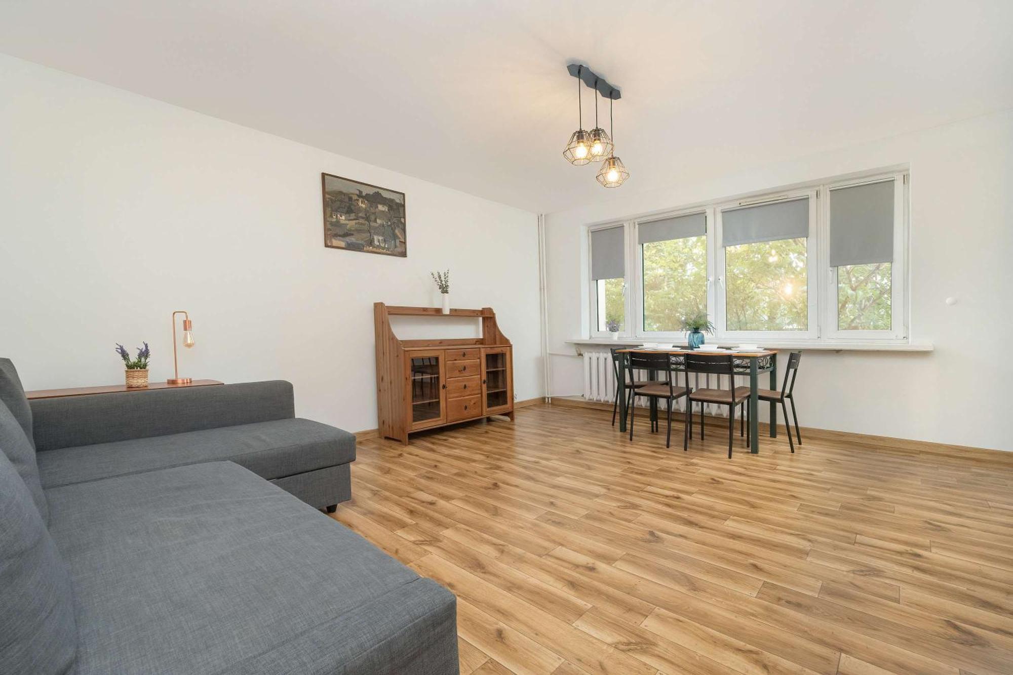 Merliniego Trendy With Desk By Renters * Warsaw