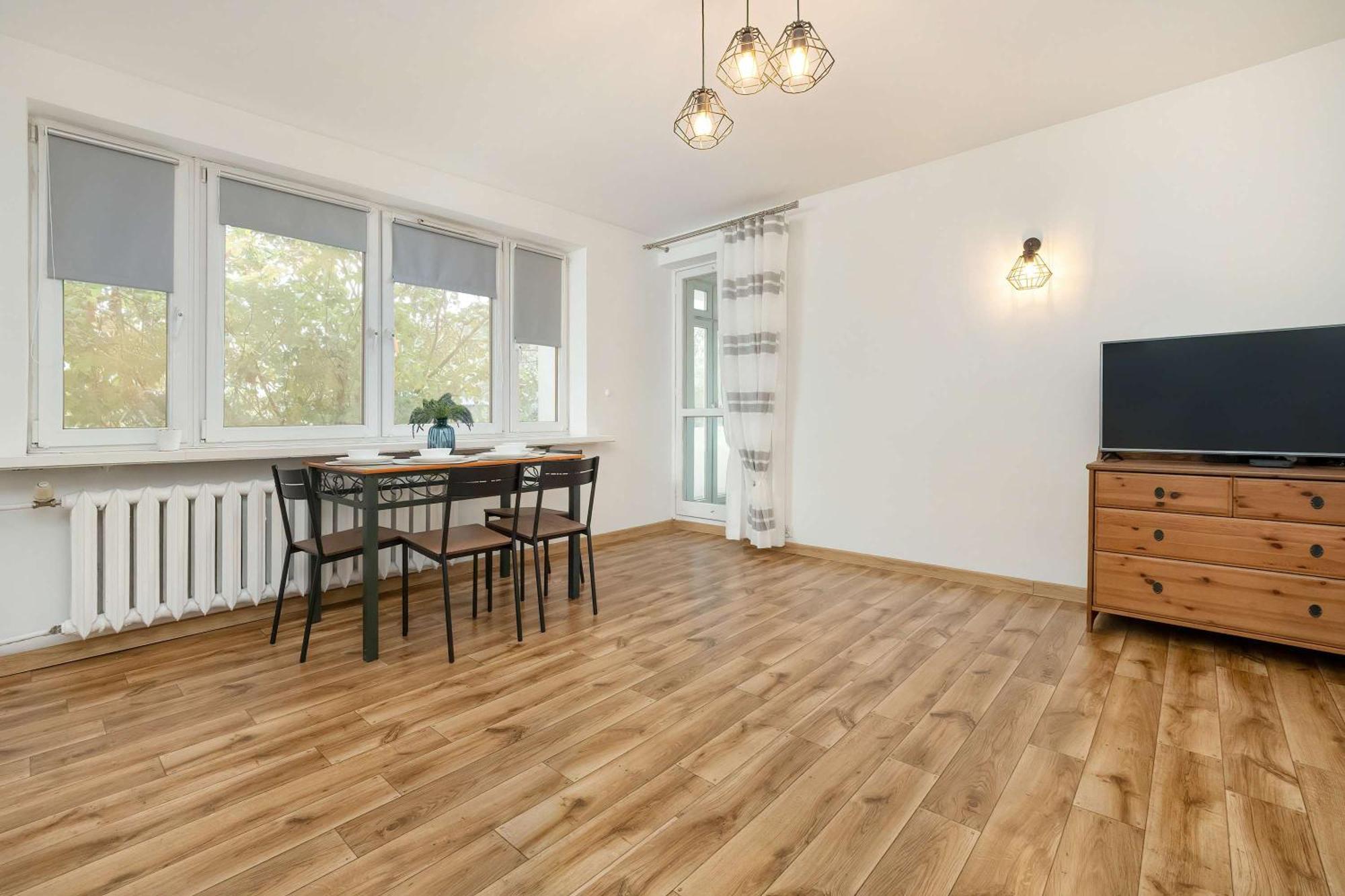 Merliniego Trendy With Desk By Renters
