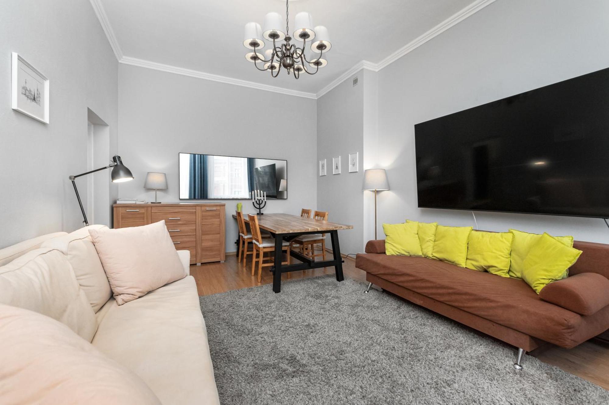 Plac Zamkowy 15-19 By Homeprime