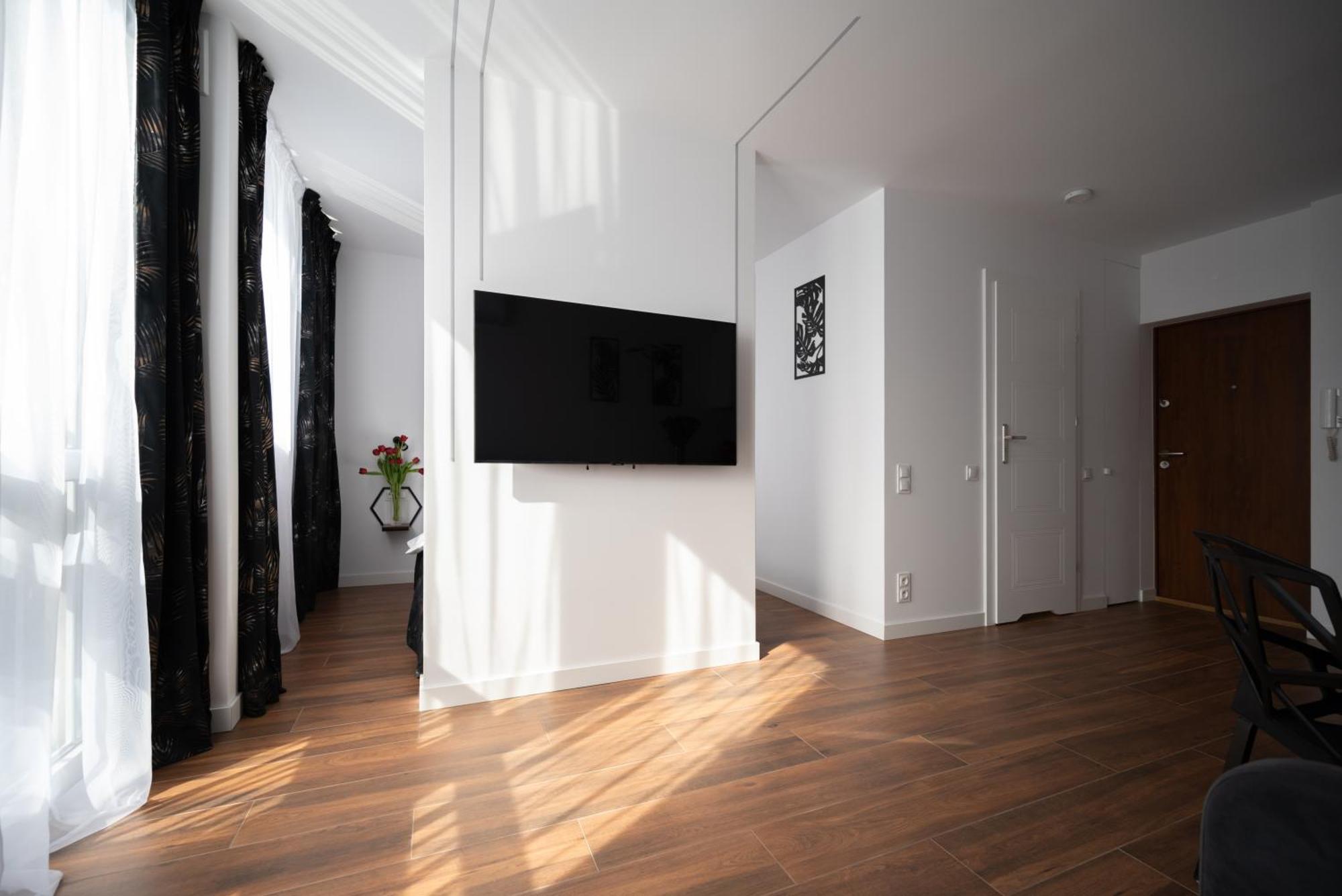 Apartament Center Grzybowska, Next To Warsaw's Business District, Metro Onz & Westin By Warsawskyline