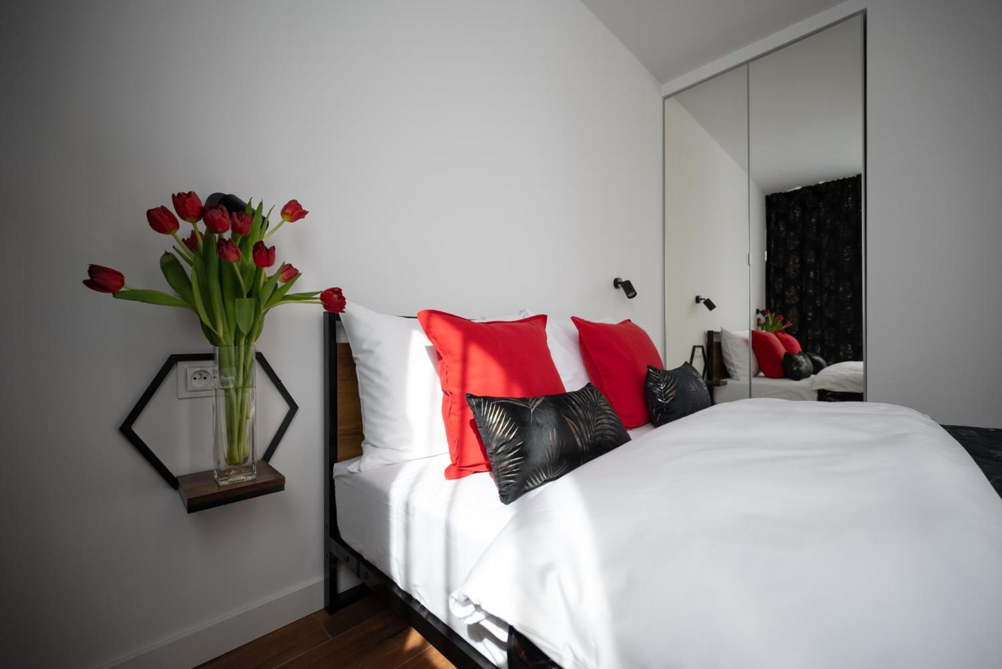 Apartament Center Grzybowska, Next To Warsaw's Business District, Metro Onz & Westin By Warsawskyline *