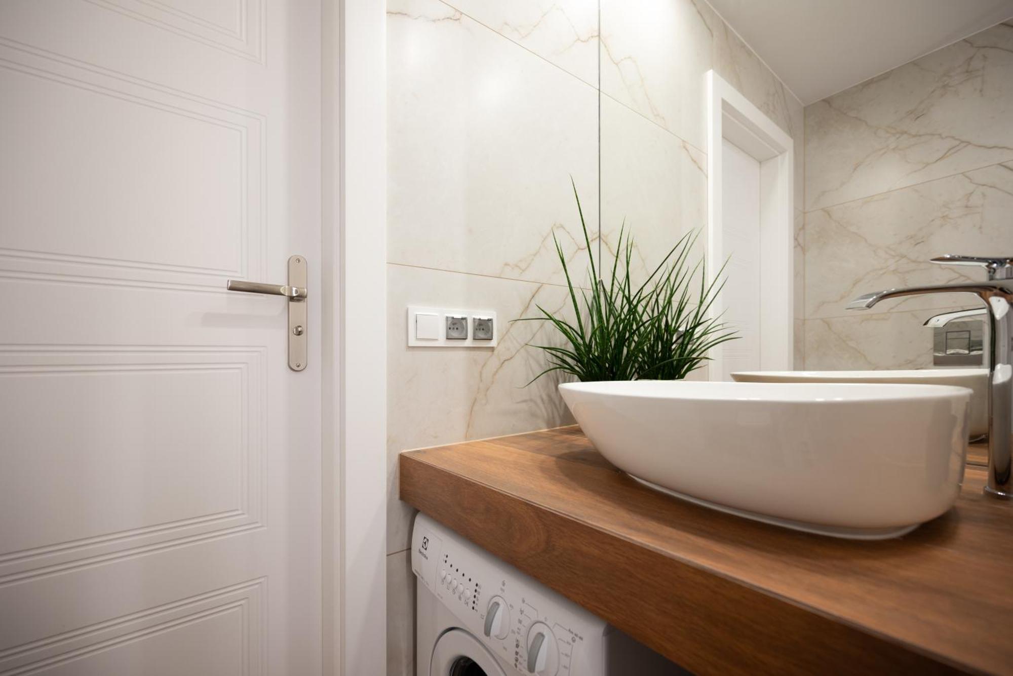 Apartament Center Grzybowska, Next To Warsaw's Business District, Metro Onz & Westin By Warsawskyline Warszawa