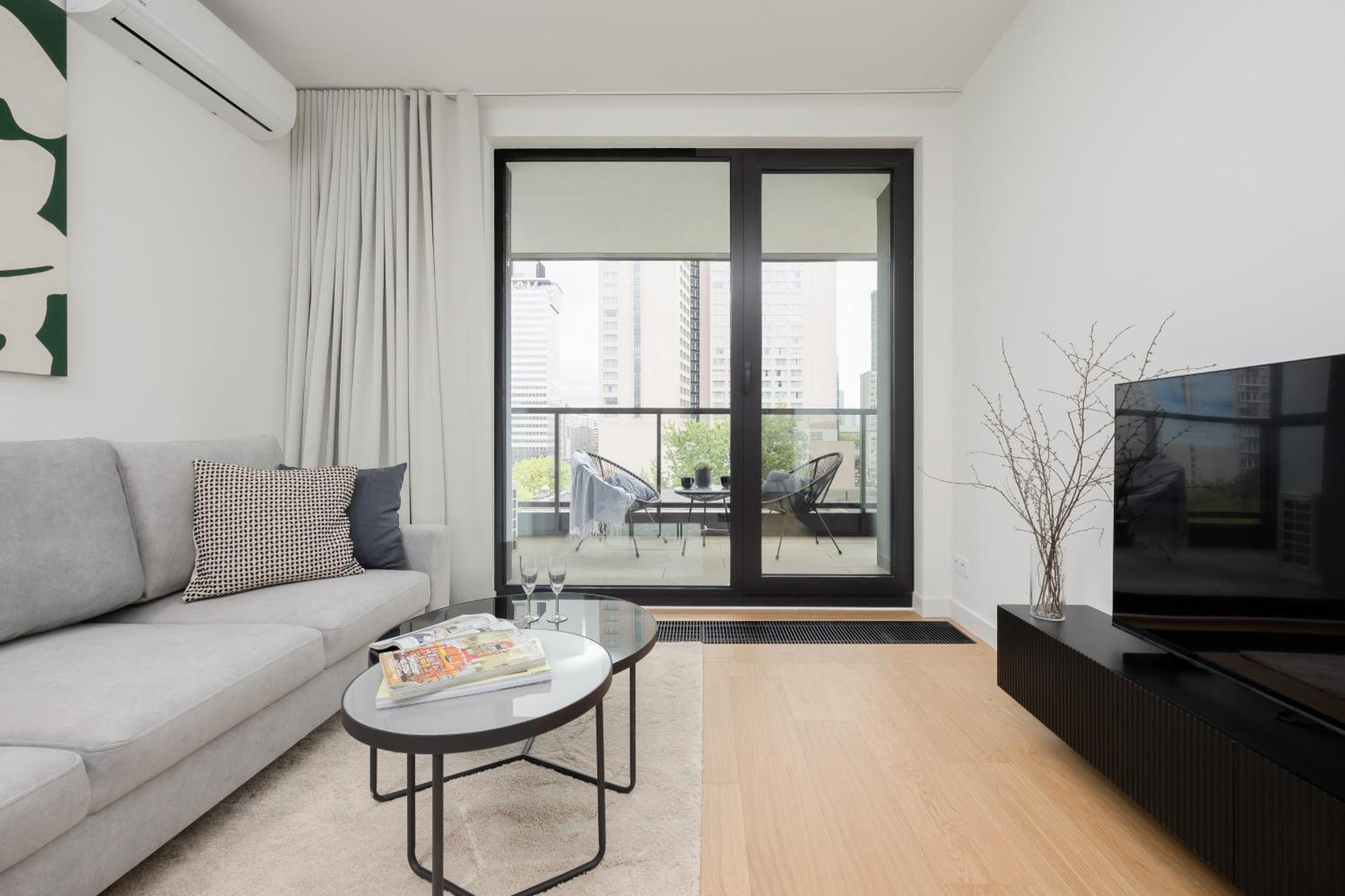 Luxurious And Modern In Center With Parking By Renters Prestige Apartment