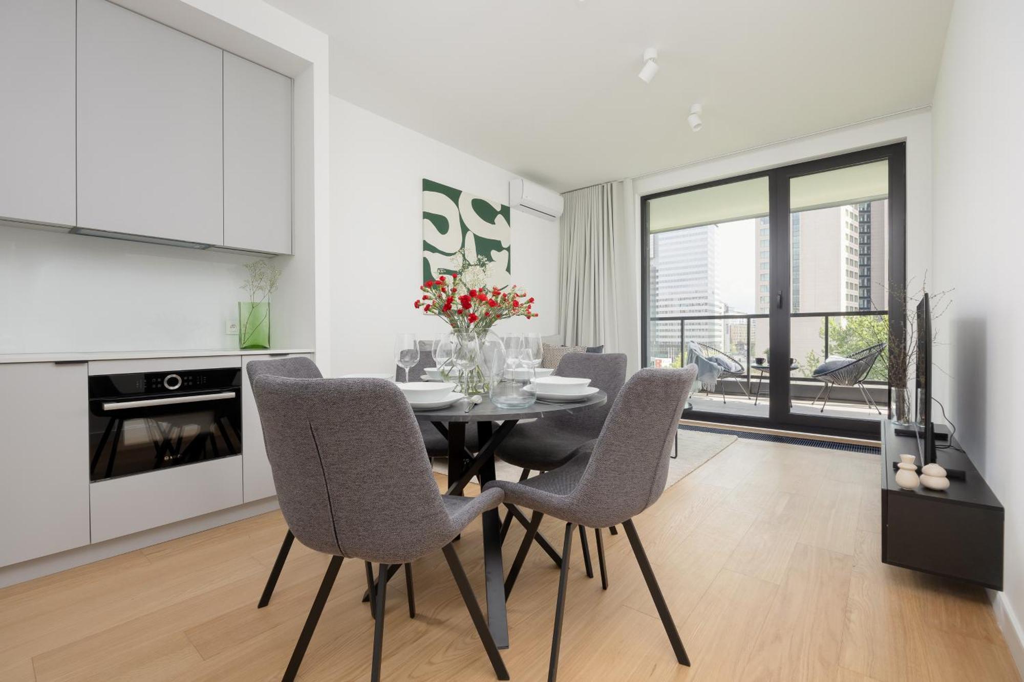 Apartment Luxurious And Modern In Center With Parking By Renters Prestige *