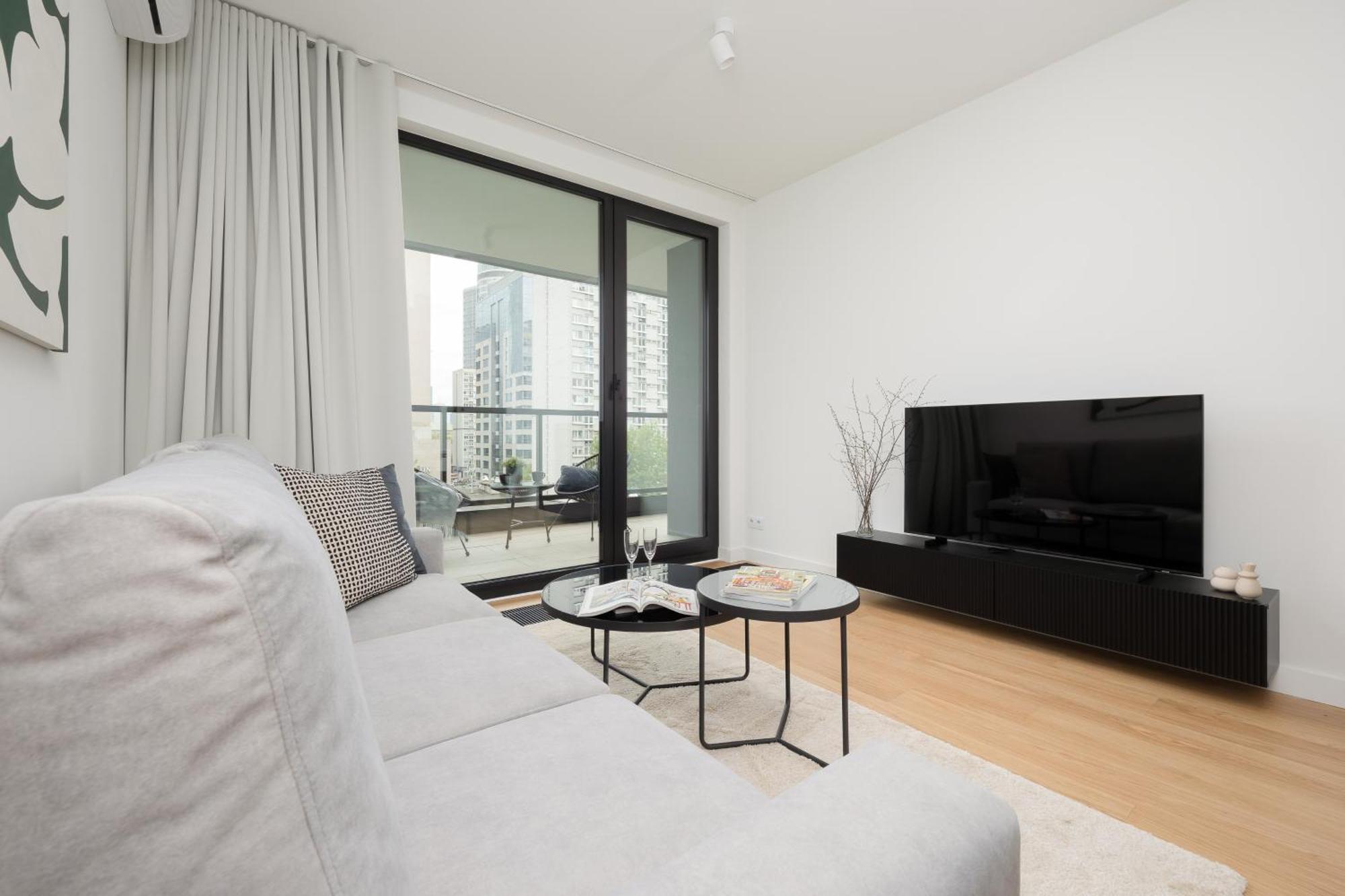 Luxurious And Modern In Center With Parking By Renters Prestige Apartment