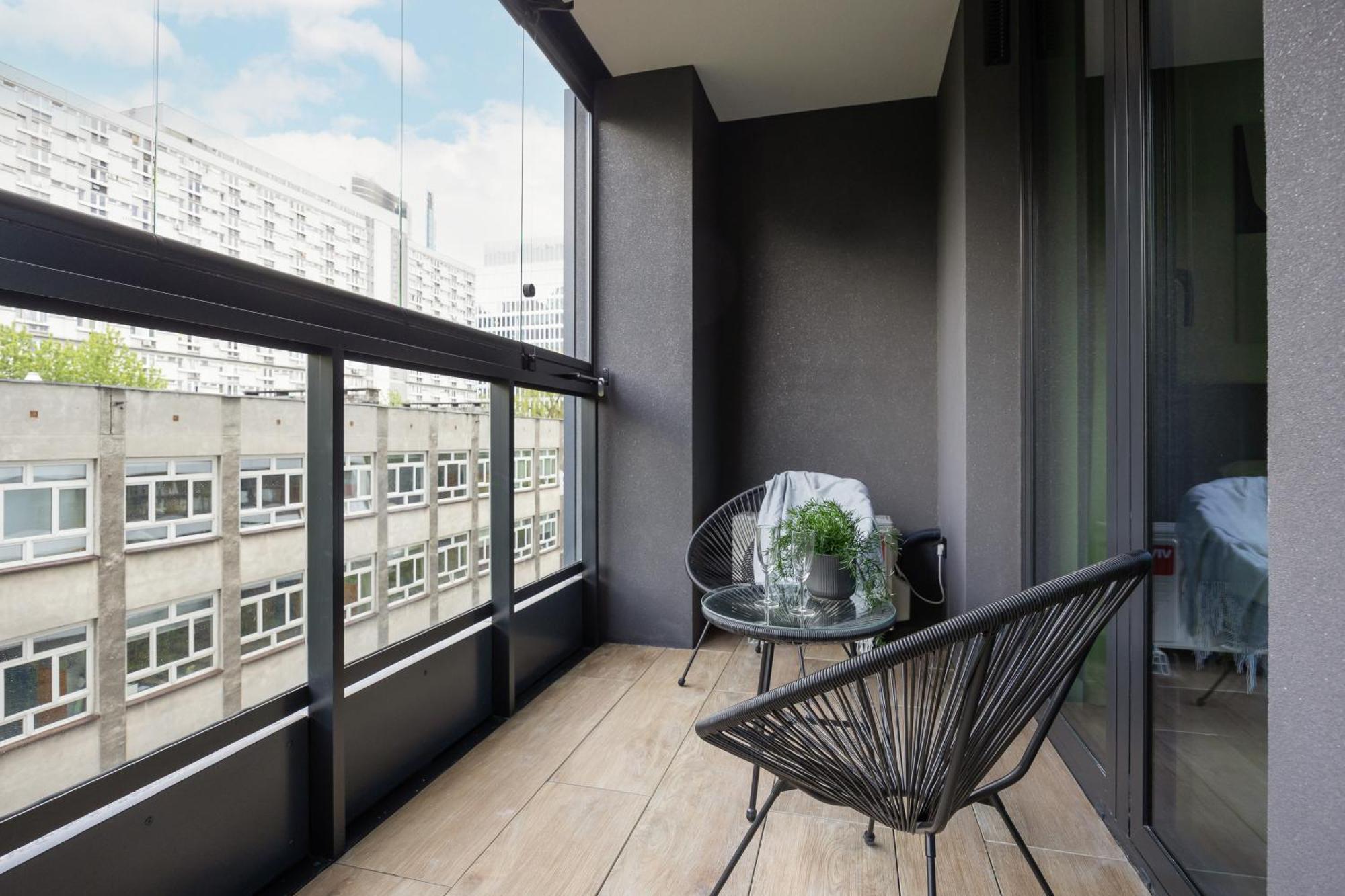 Luxurious And Modern In Center With Parking By Renters Prestige *
