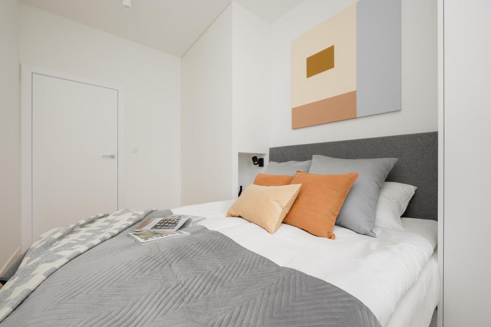 Luxurious And Modern In Center With Parking By Renters Prestige