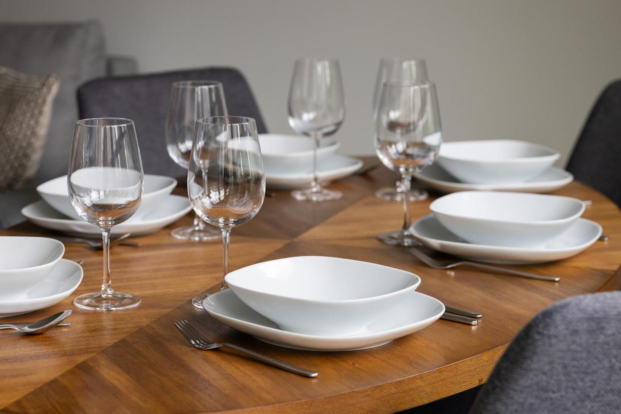 Luxurious And Modern In Center With Parking By Renters Prestige *