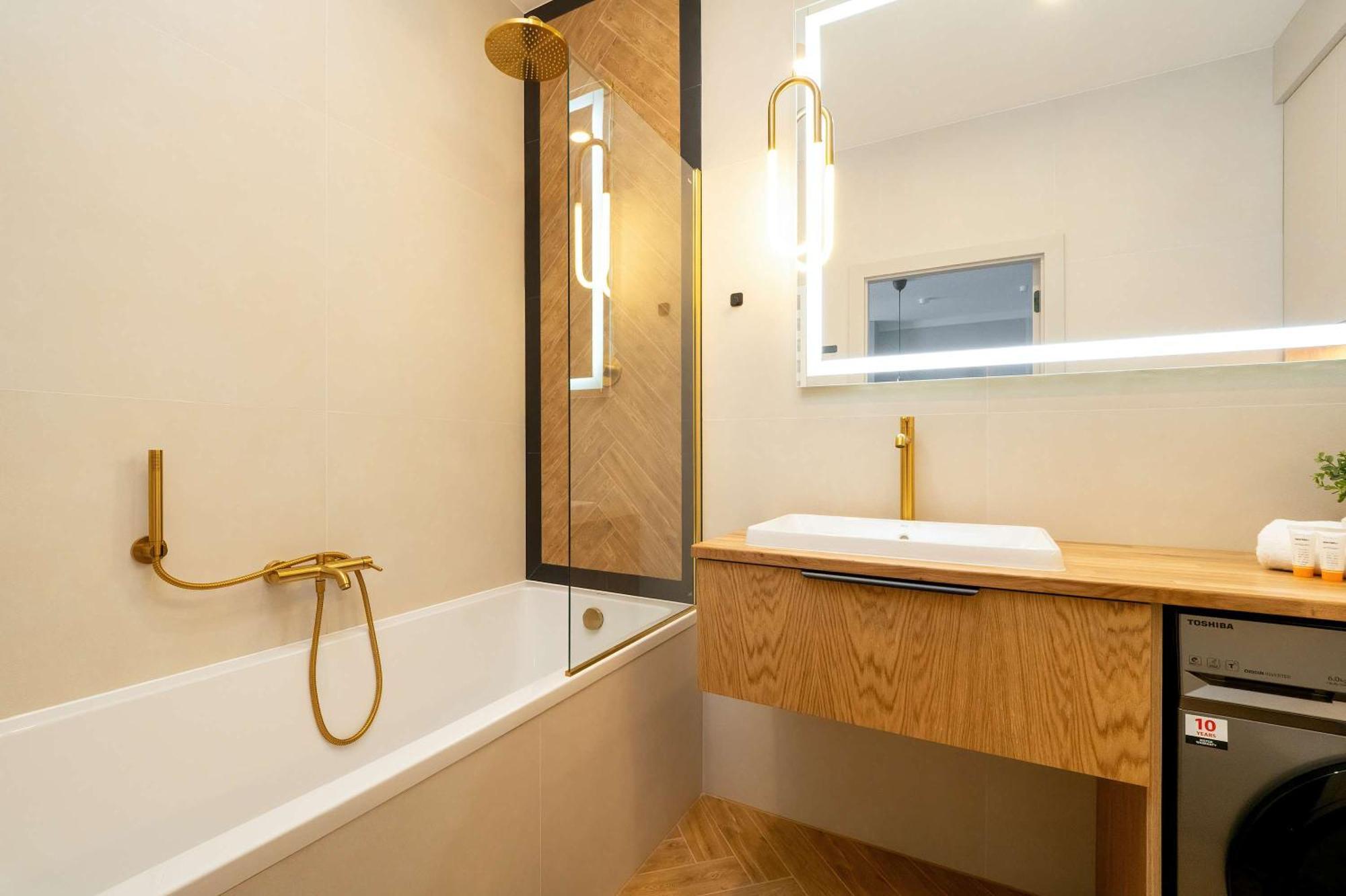 Apartment Air Conditioned In With Parking And Bathtub By Renters *