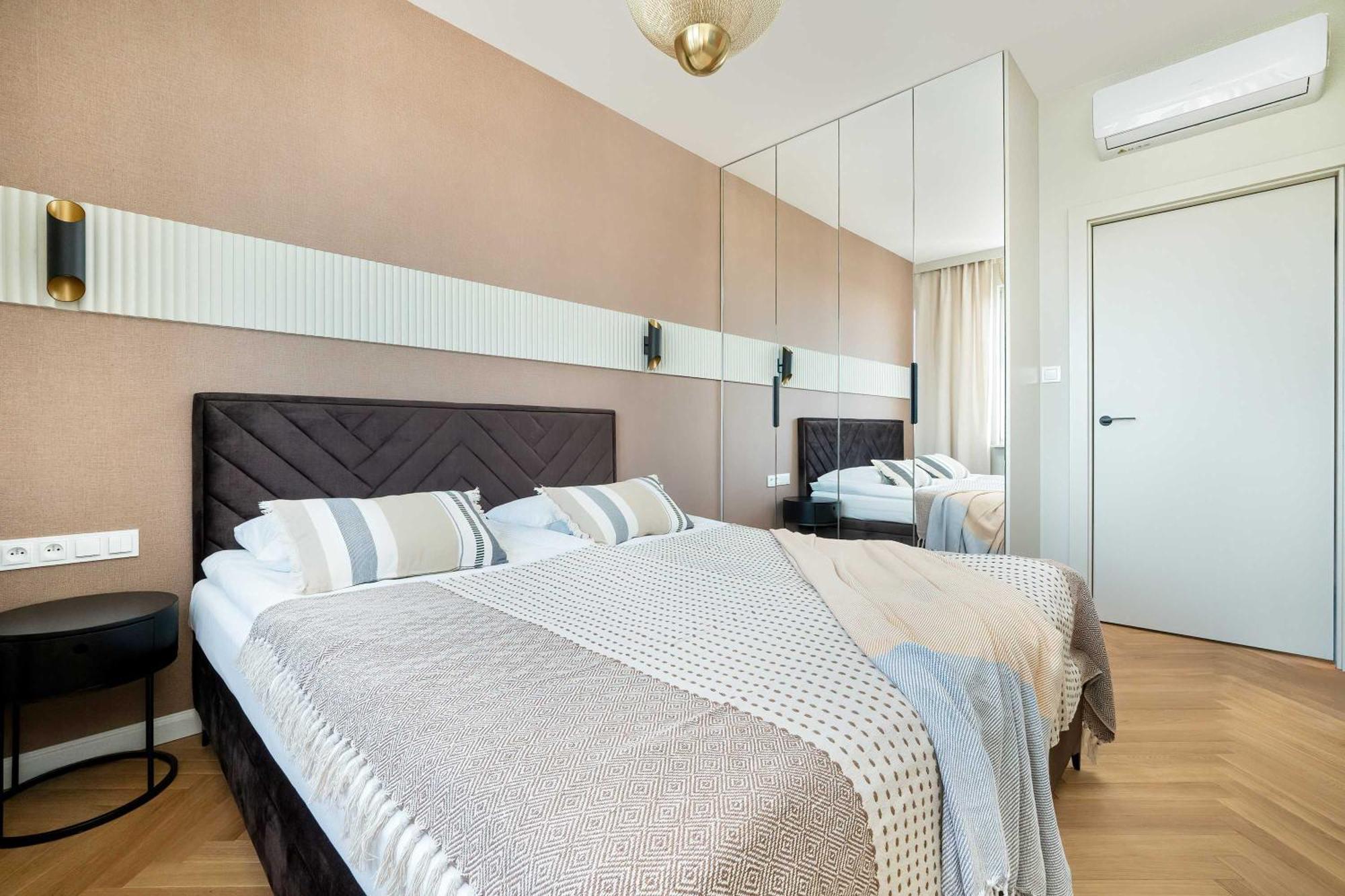 Apartment Air Conditioned In With Parking And Bathtub By Renters Warsaw