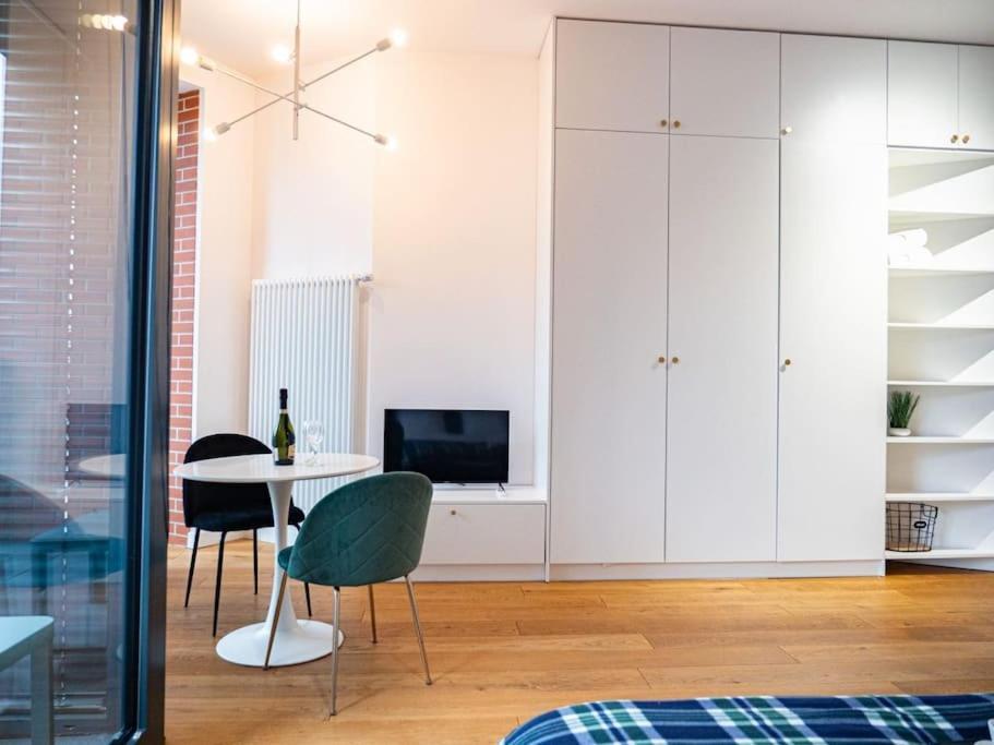 Chic In Historic Koneser Area Apartment *