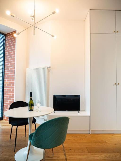 Apartment Chic In Historic Koneser Area *