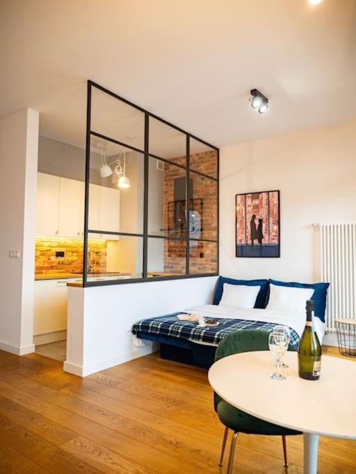 Chic In Historic Koneser Area Apartment Warschau
