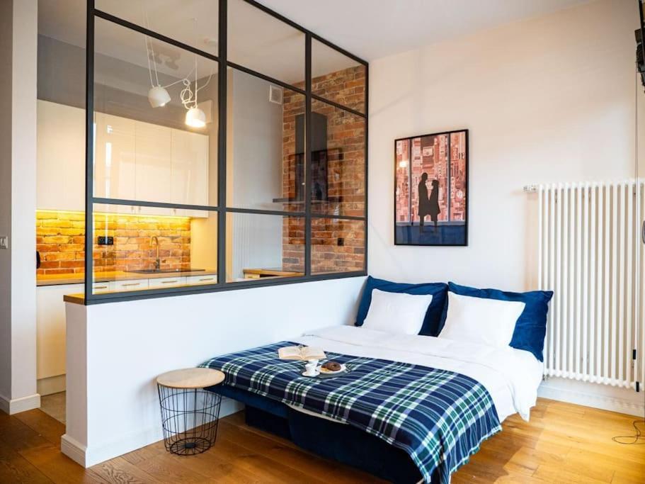 Apartment Chic In Historic Koneser Area