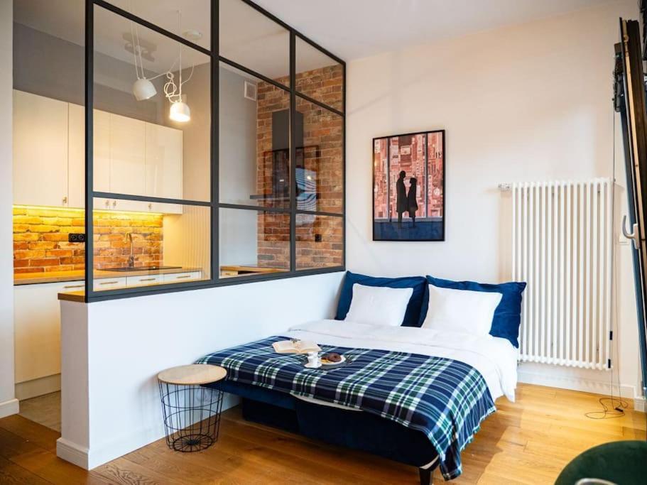 Chic In Historic Koneser Area Apartment *