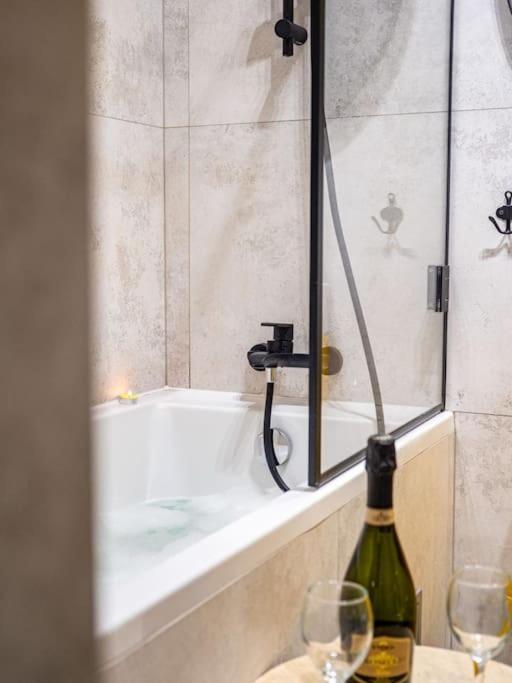 Apartment Chic In Historic Koneser Area *