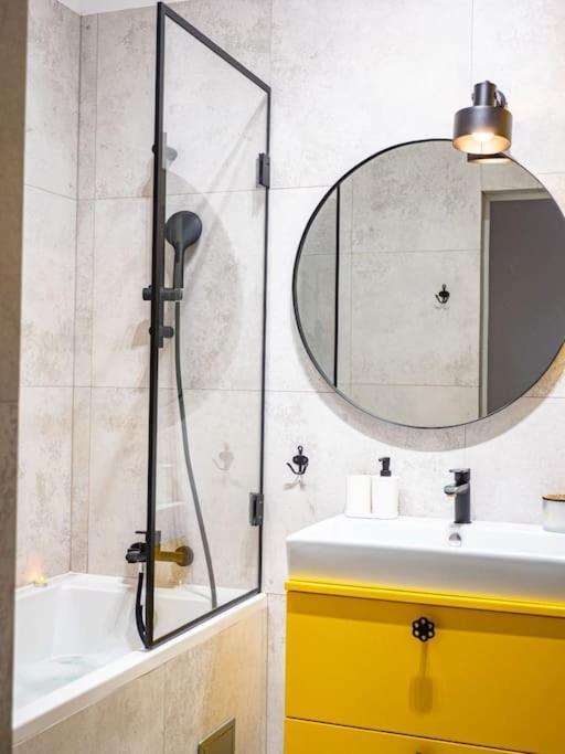 Chic In Historic Koneser Area Apartment *