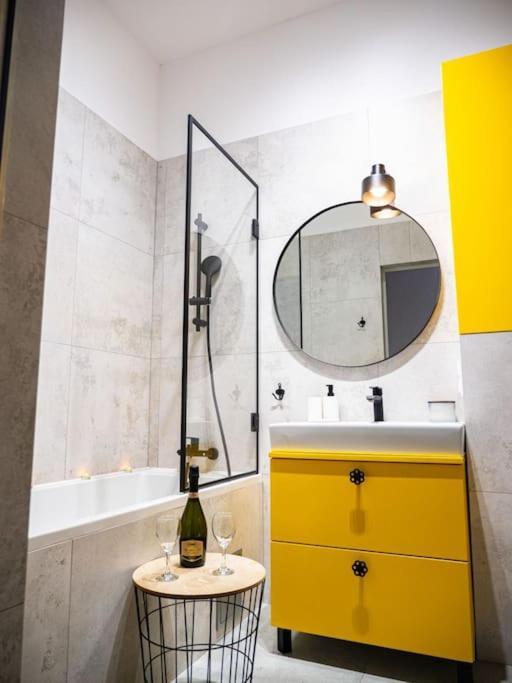 Chic In Historic Koneser Area Apartment Warschau