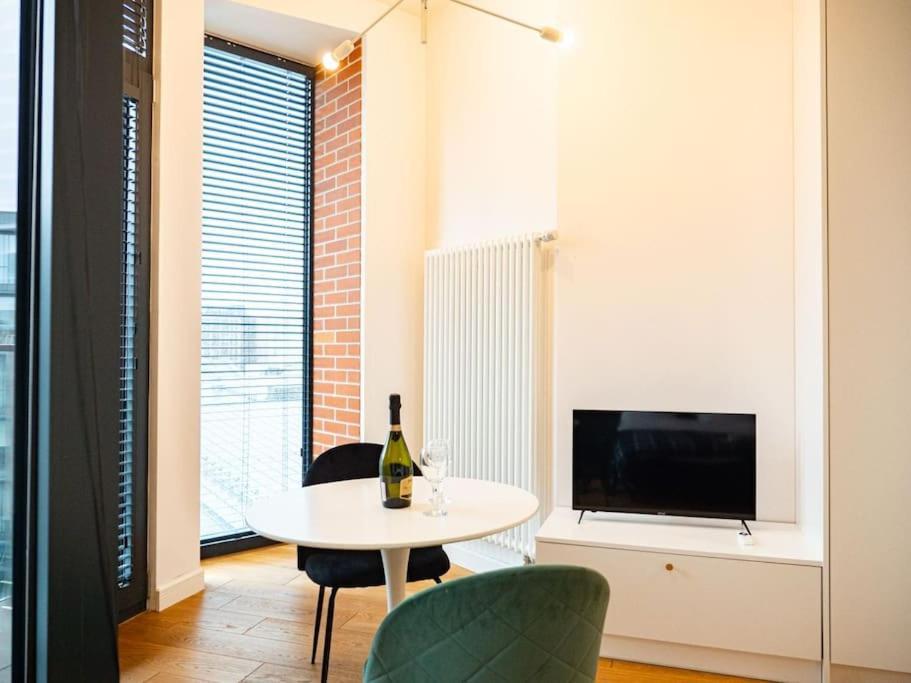 Chic In Historic Koneser Area Apartment *
