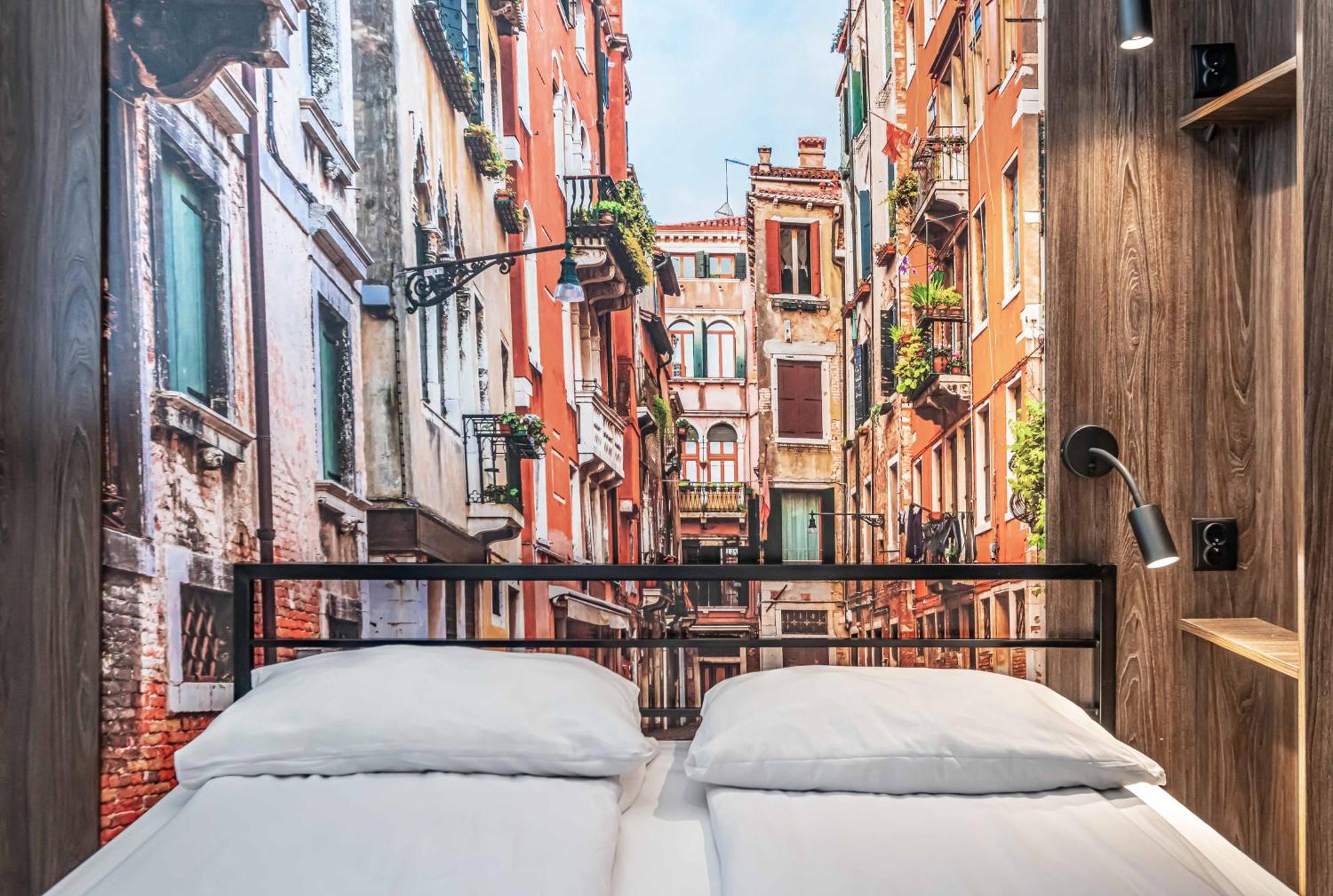 Vola Hostel *