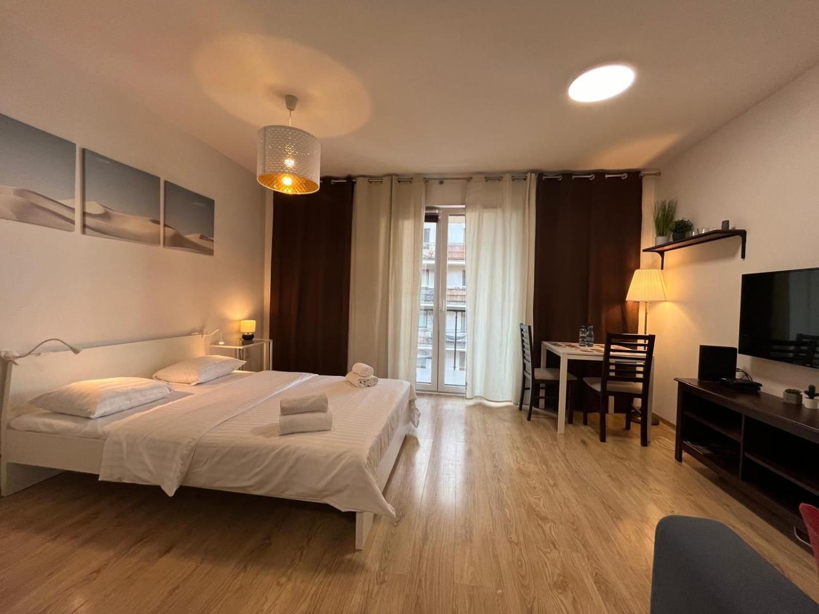Apartment Okrzei Praga