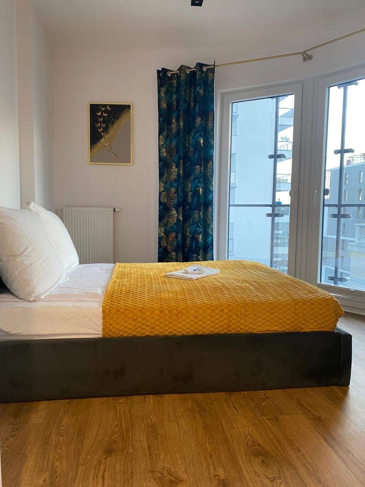 Warszawski Hongkong, Kultowe Miejsce Apartment