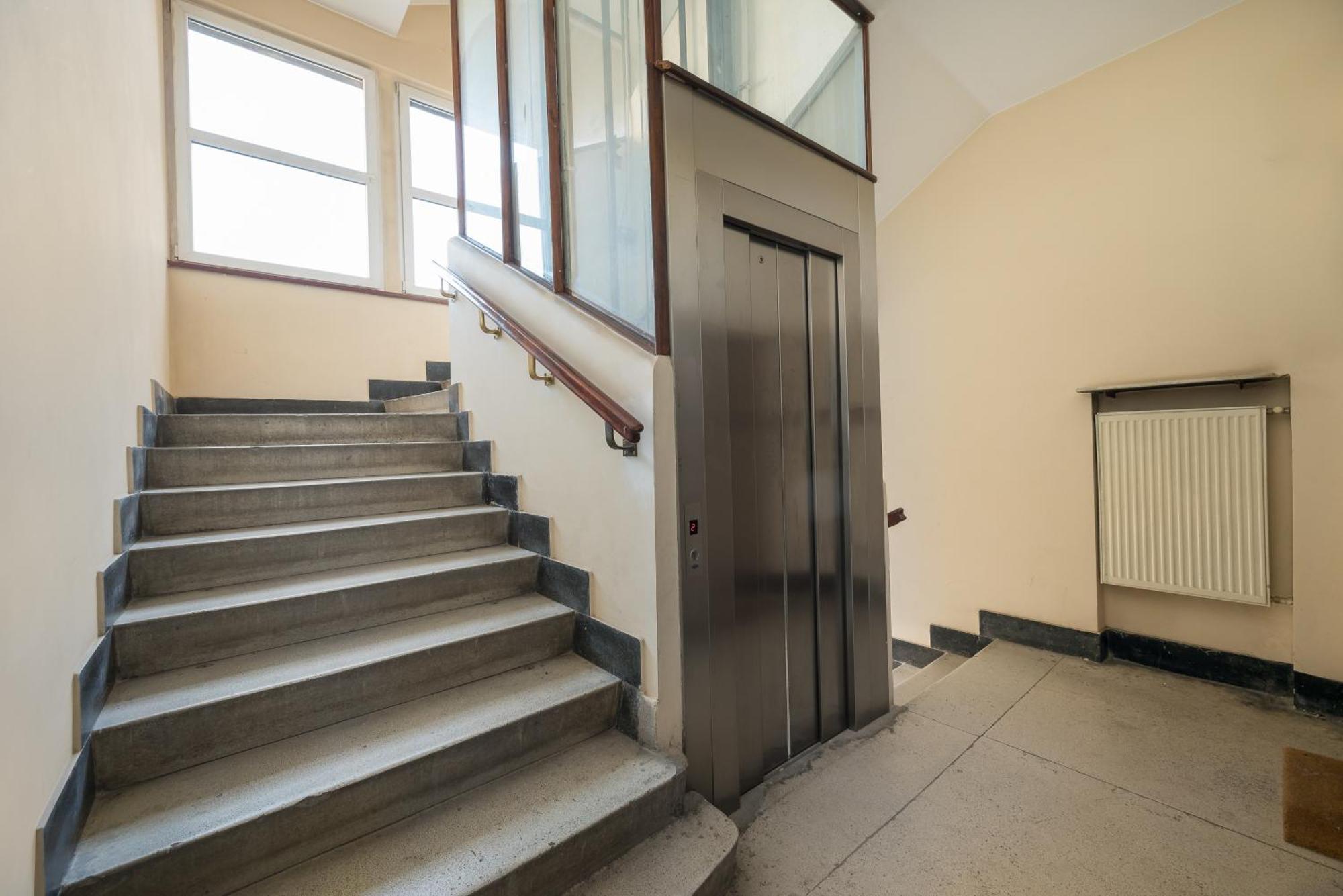 Plac Trzech Krzyzy Royal Apartment