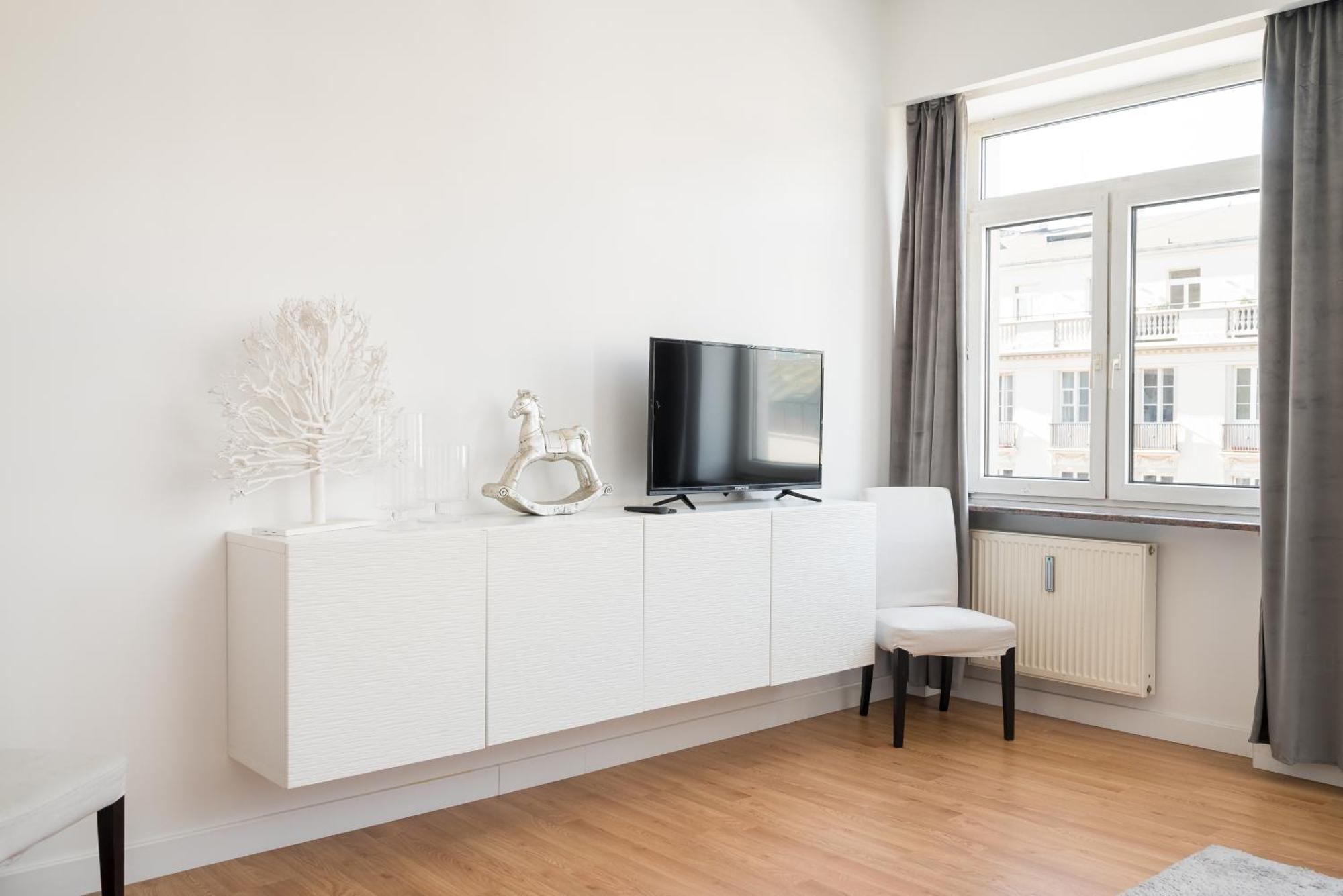 Plac Trzech Krzyzy Royal Apartment *