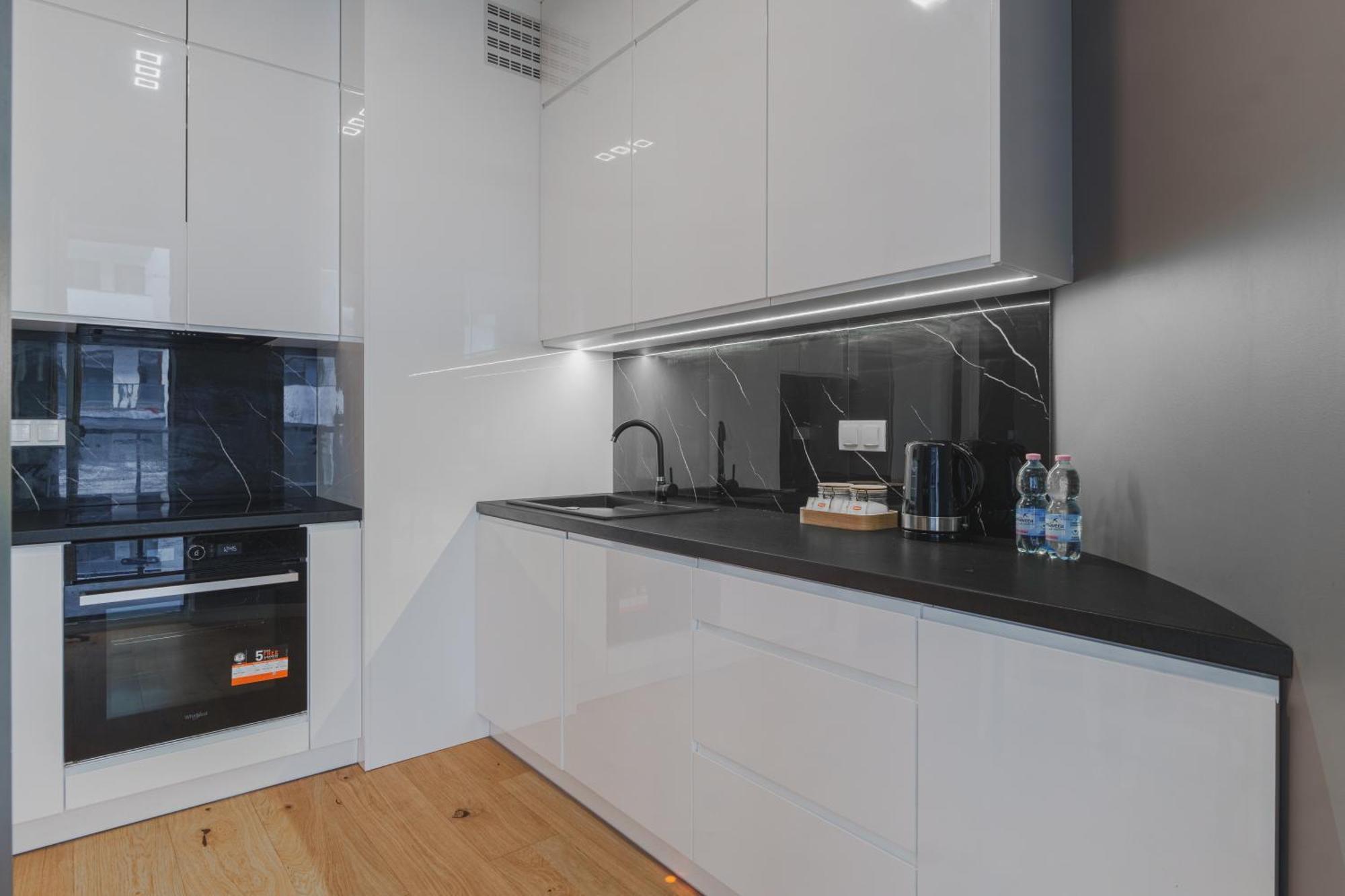 Wola Tower - 2-room And Free Parking