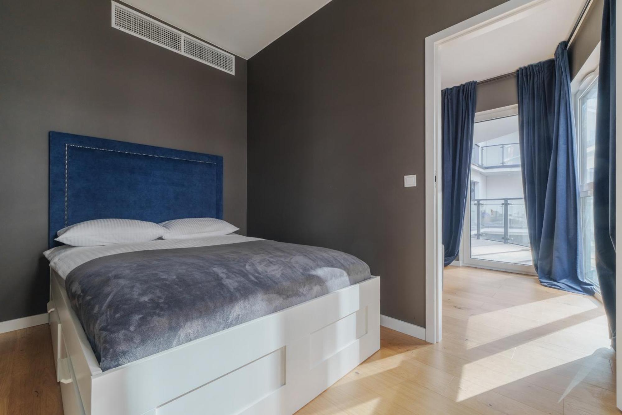 Wola Tower - 2-room And Free Parking *