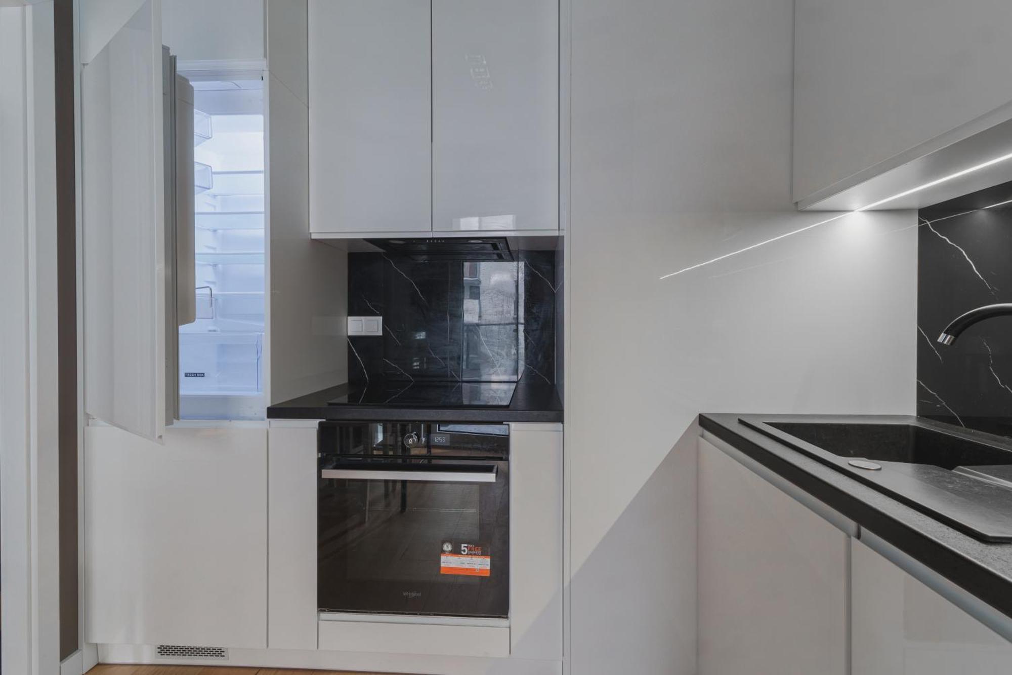 Wola Tower - 2-room And Free Parking