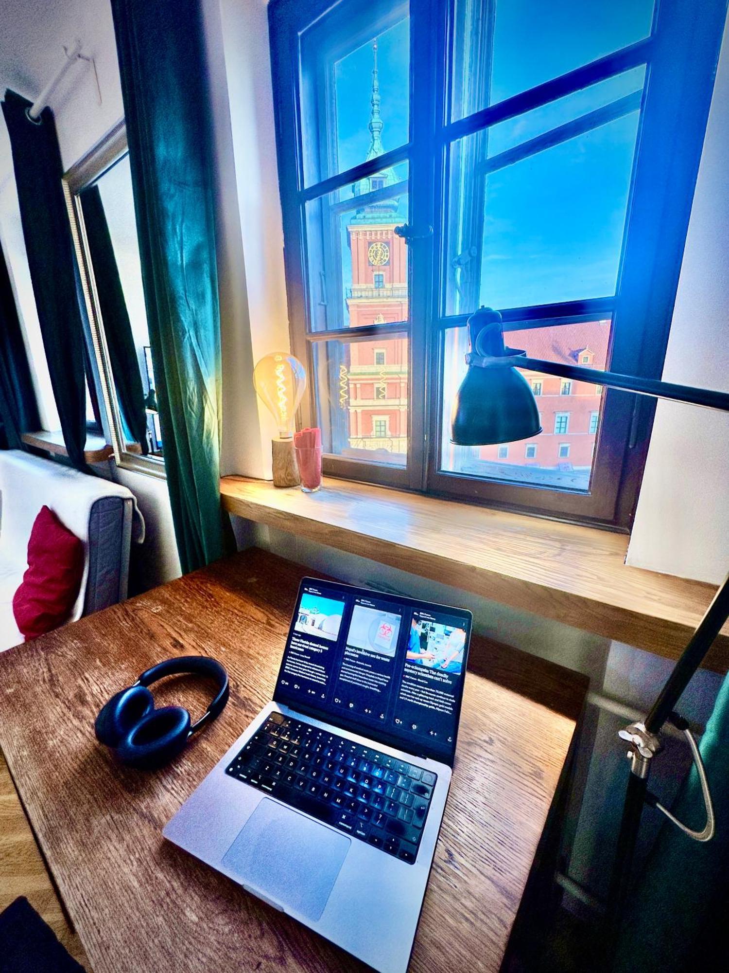 Old Town View Wifi 300 Mb/s Huge Screen Netflix Appletv Amazontv Warsaw