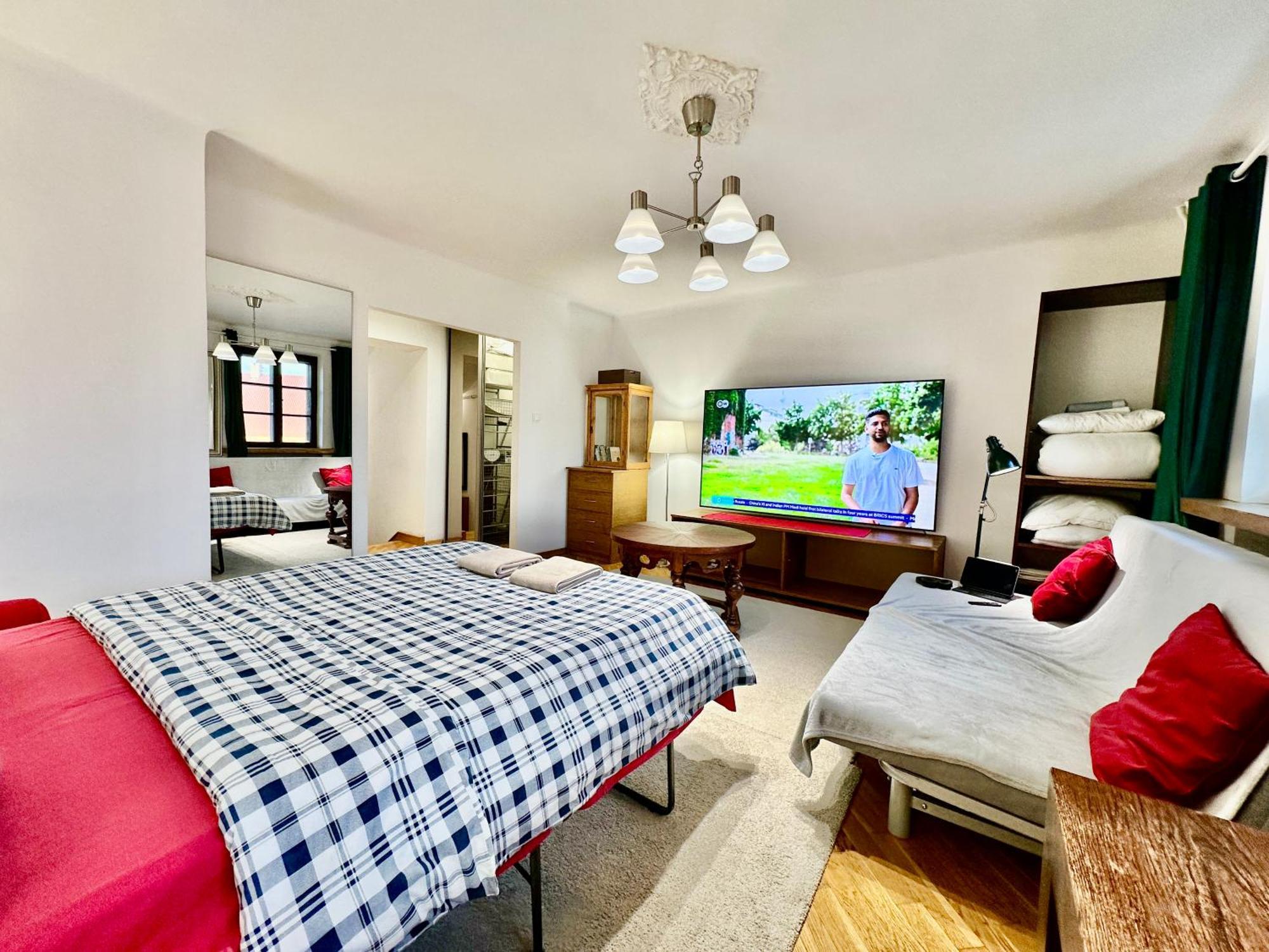 Apartment Old Town View Wifi 300 Mb/s Huge Screen Netflix Appletv Amazontv *