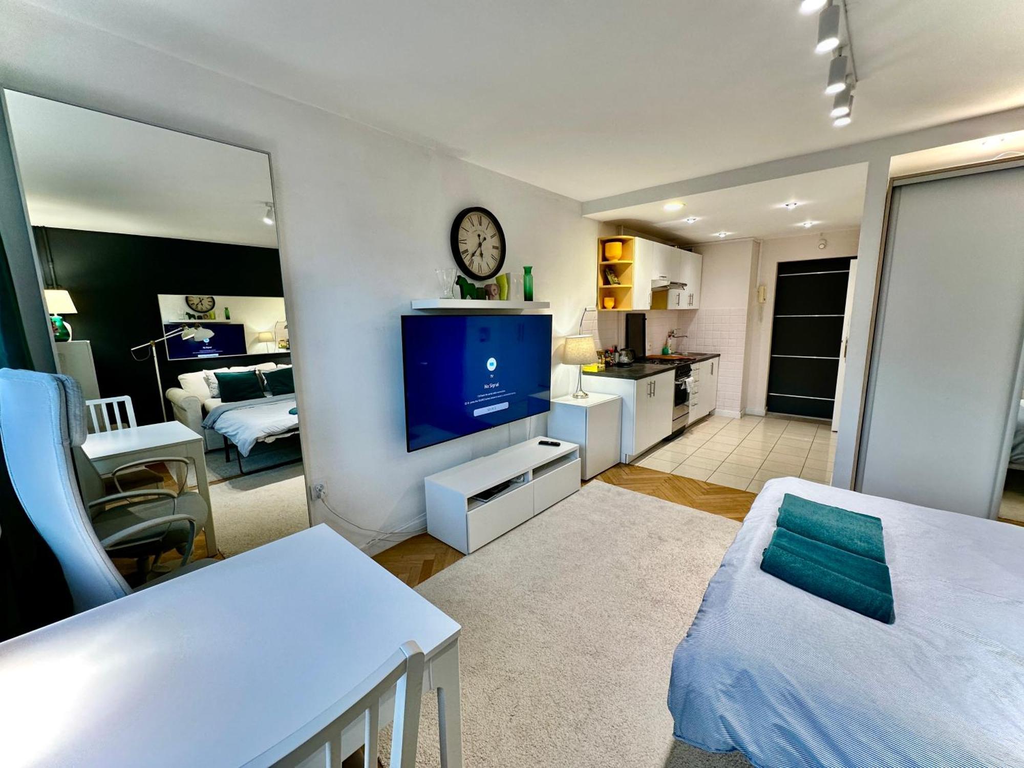 3 Metro Wifi 65'tv Netflix Hbo Appletv Amazontv Apartment Warsaw