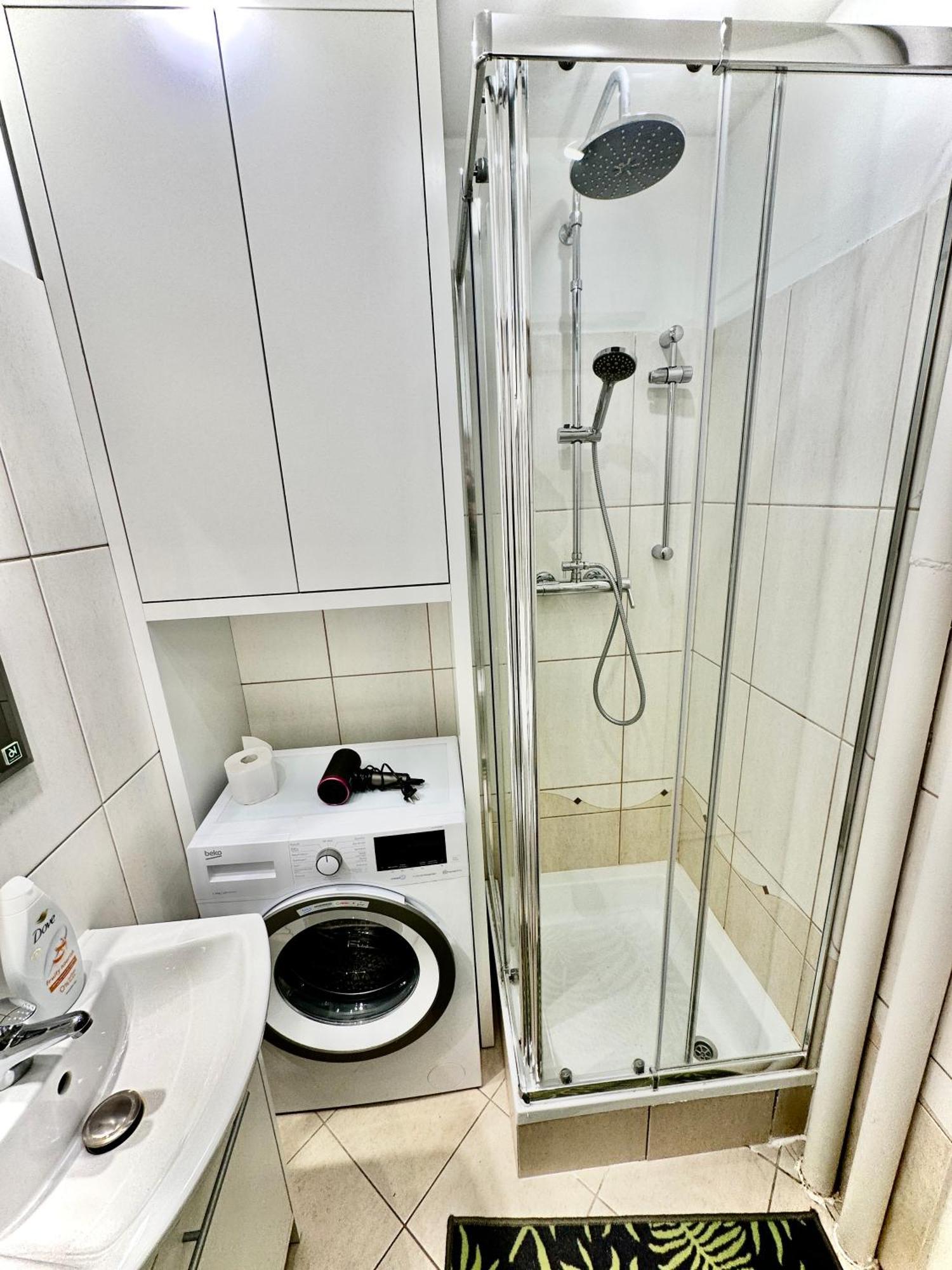 Apartment 3 Metro Wifi 65'tv Netflix Hbo Appletv Amazontv Warsaw