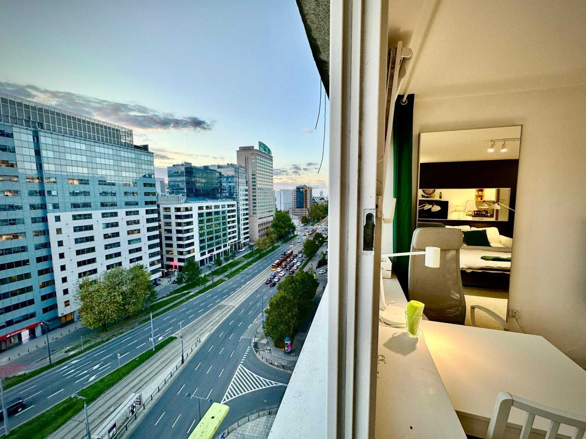 3 Metro Wifi 65'tv Netflix Hbo Appletv Amazontv * Warsaw