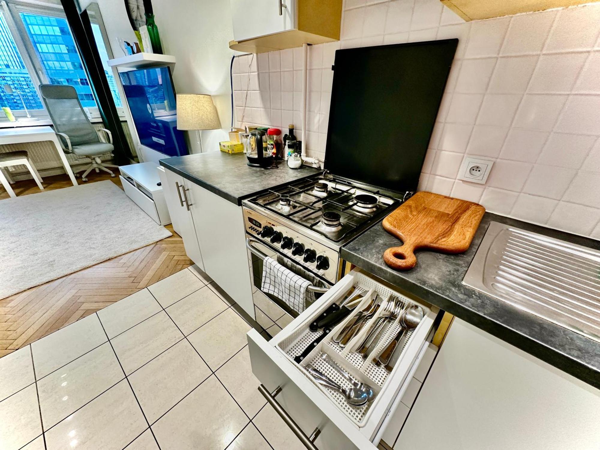 Apartment 3 Metro Wifi 65'tv Netflix Hbo Appletv Amazontv