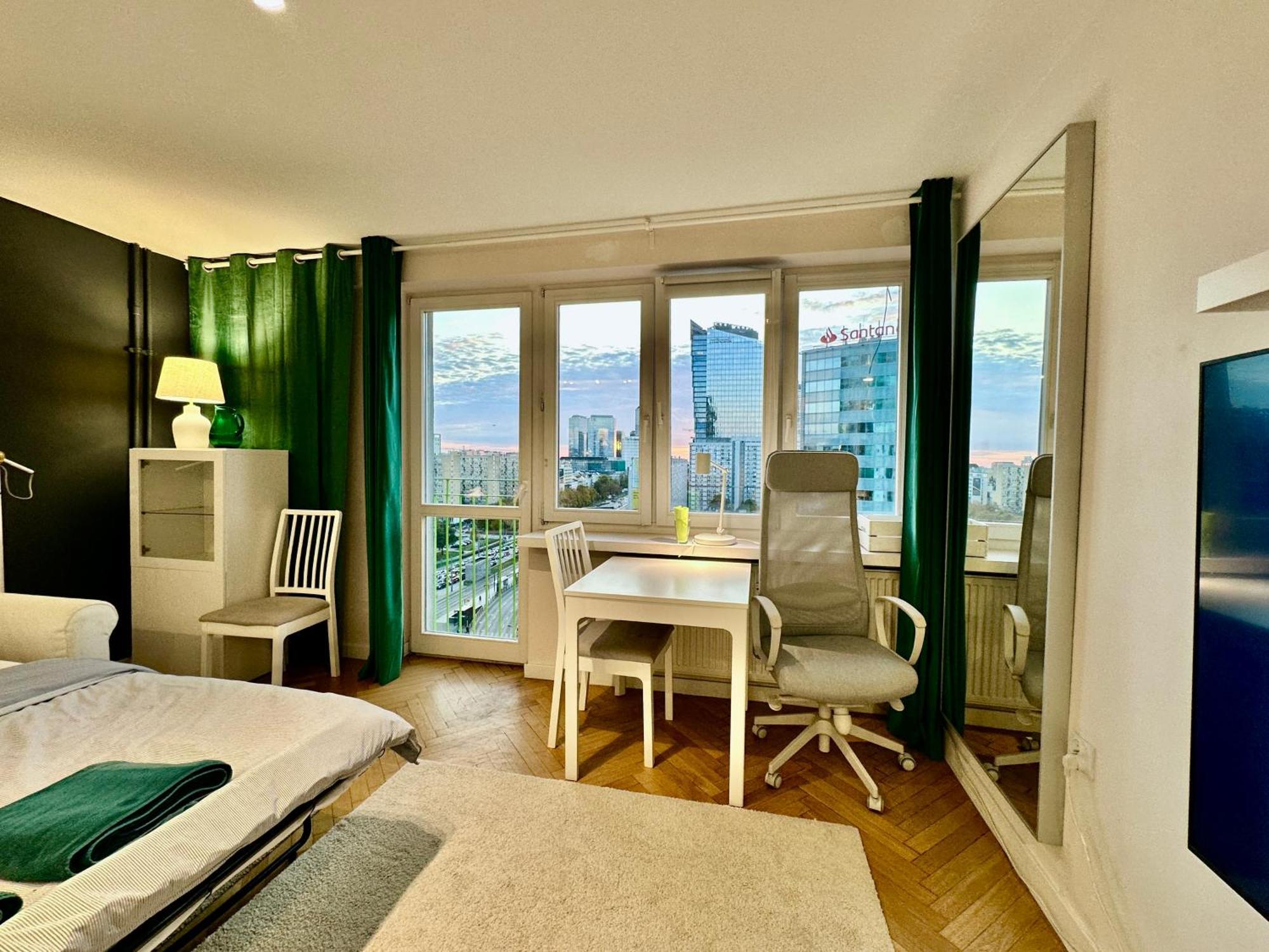 Apartment 3 Metro Wifi 65'tv Netflix Hbo Appletv Amazontv Warsaw