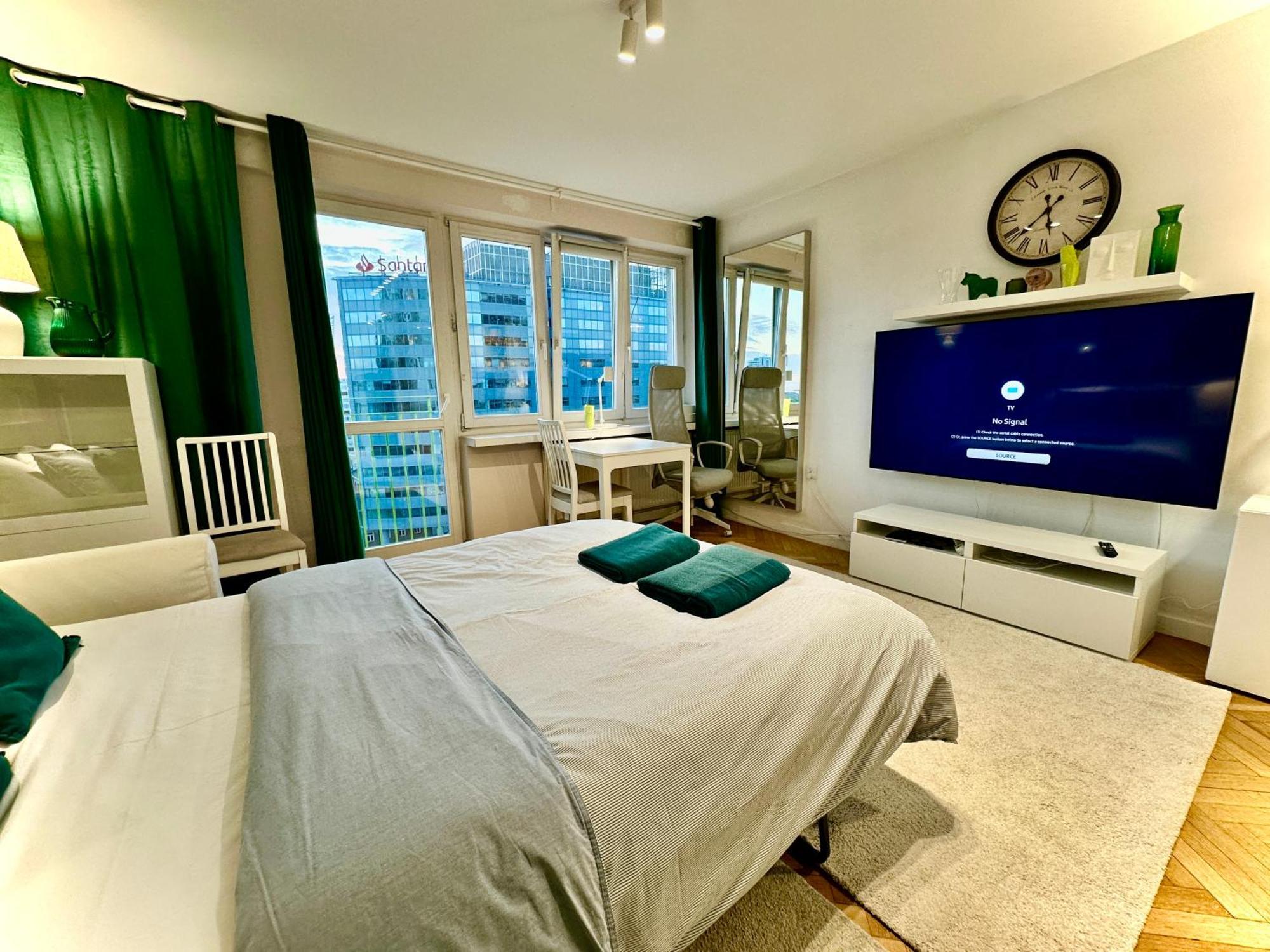 3 Metro Wifi 65'tv Netflix Hbo Appletv Amazontv * Warsaw